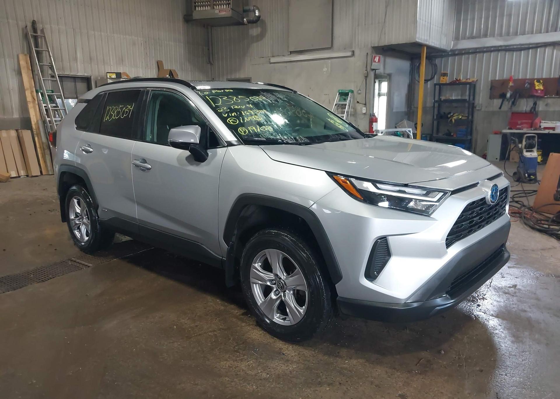 2023 TOYOTA RAV4 XLE