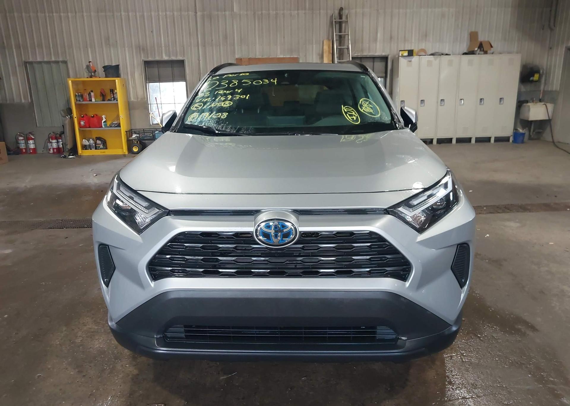 2023 TOYOTA RAV4 XLE