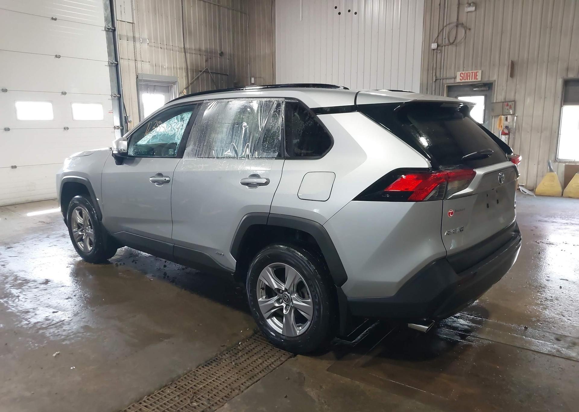 2023 TOYOTA RAV4 XLE