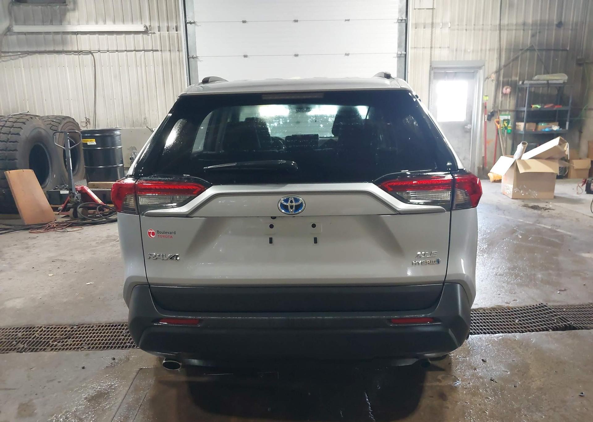 2023 TOYOTA RAV4 XLE
