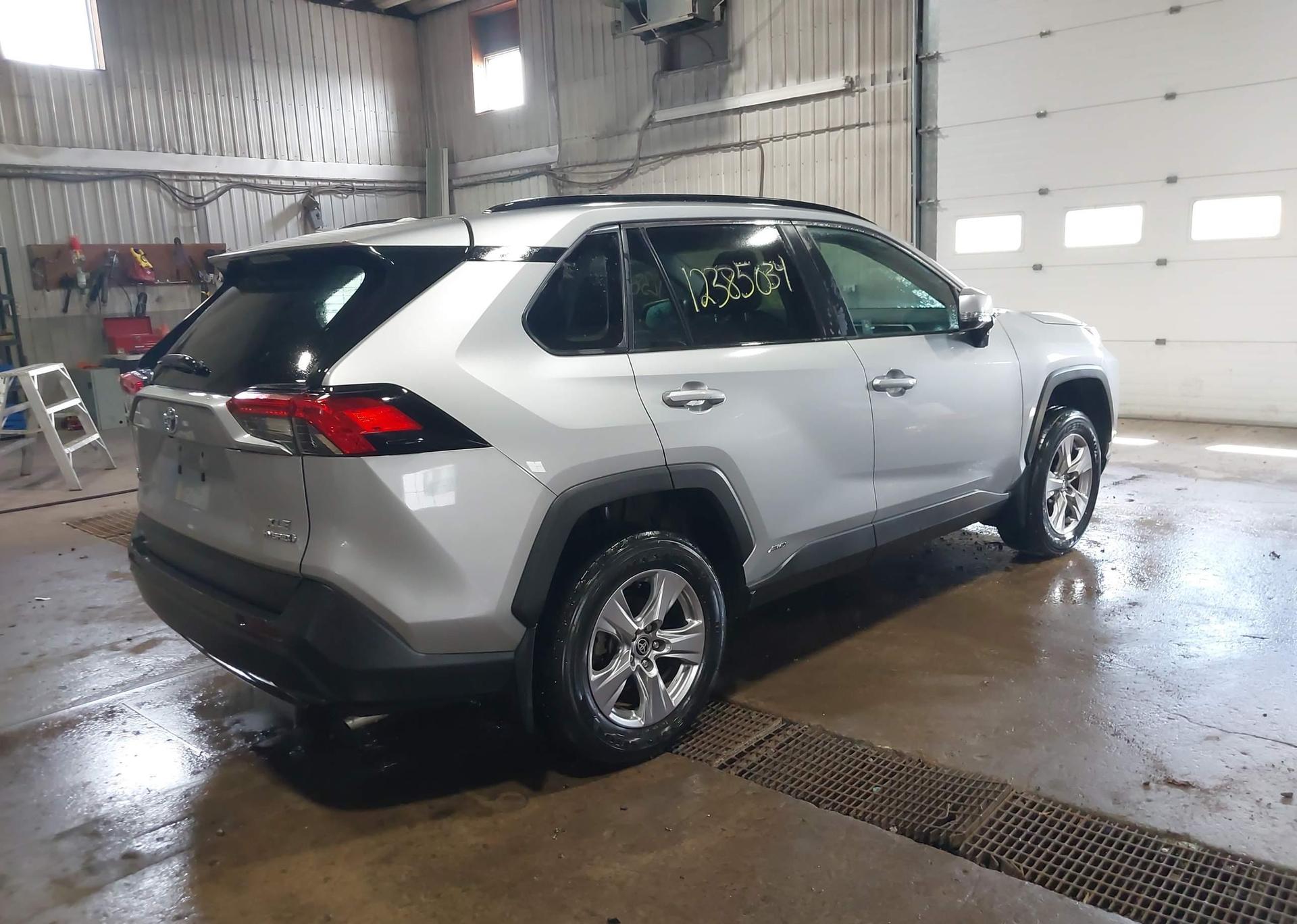 2023 TOYOTA RAV4 XLE
