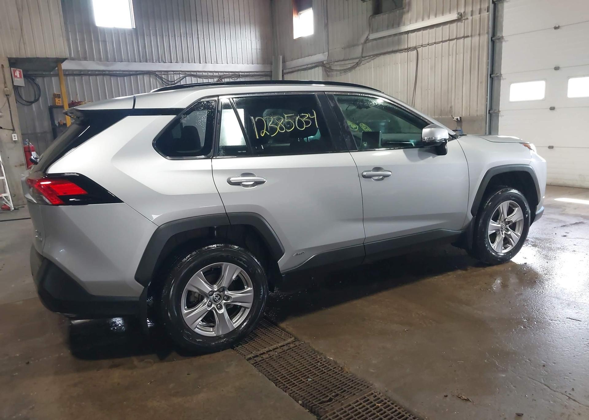 2023 TOYOTA RAV4 XLE