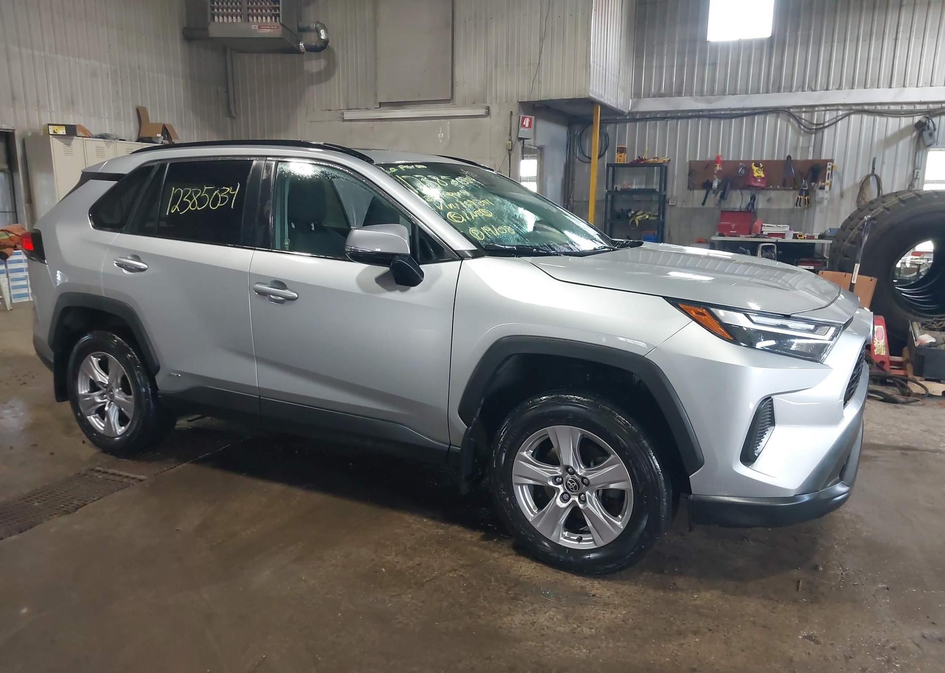 2023 TOYOTA RAV4 XLE