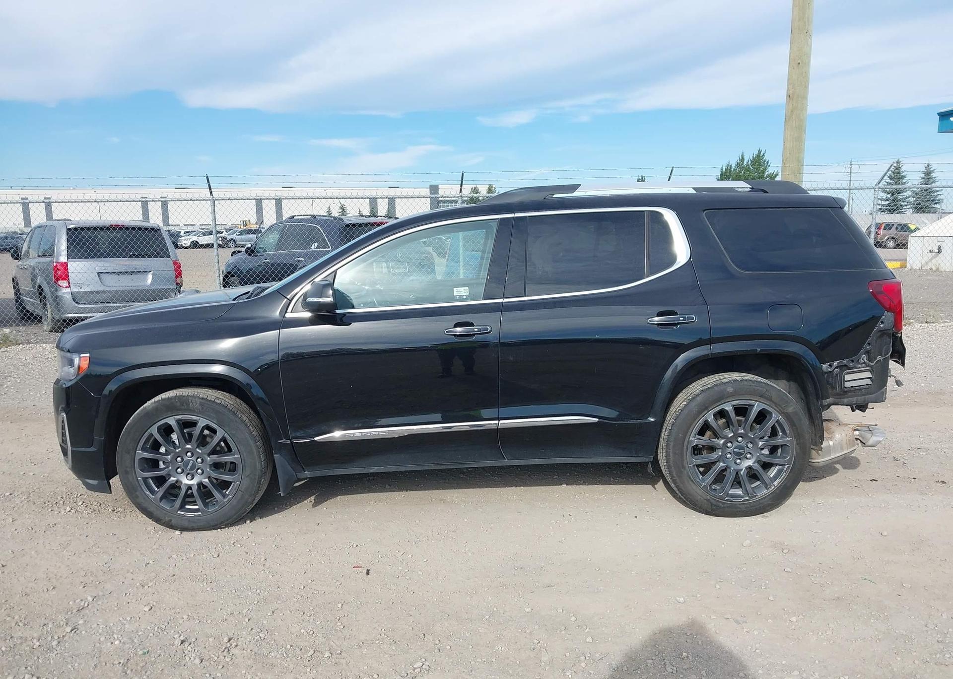 2022 GMC ACADIA DENALI