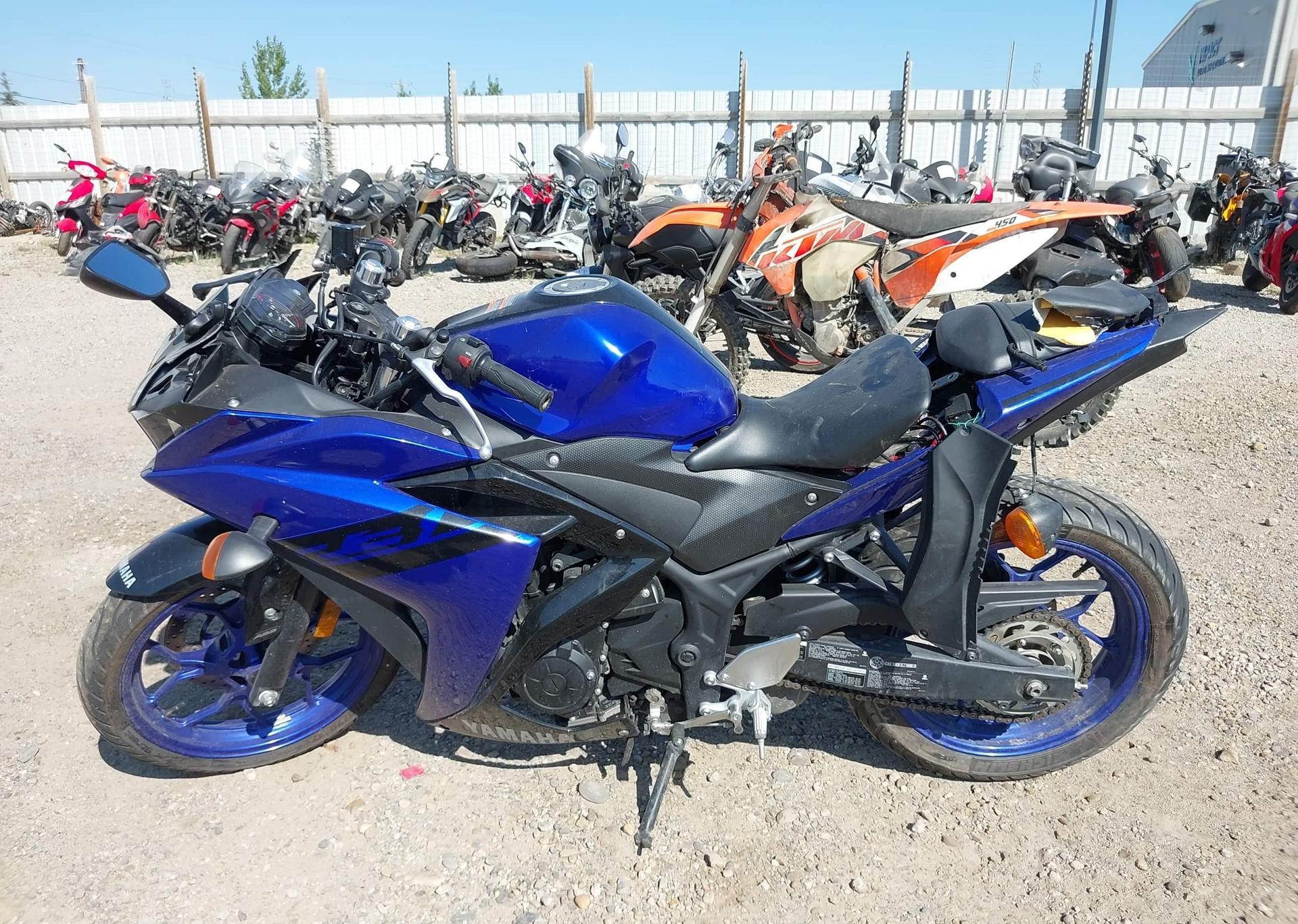2018 YAMAHA YZFR3 A