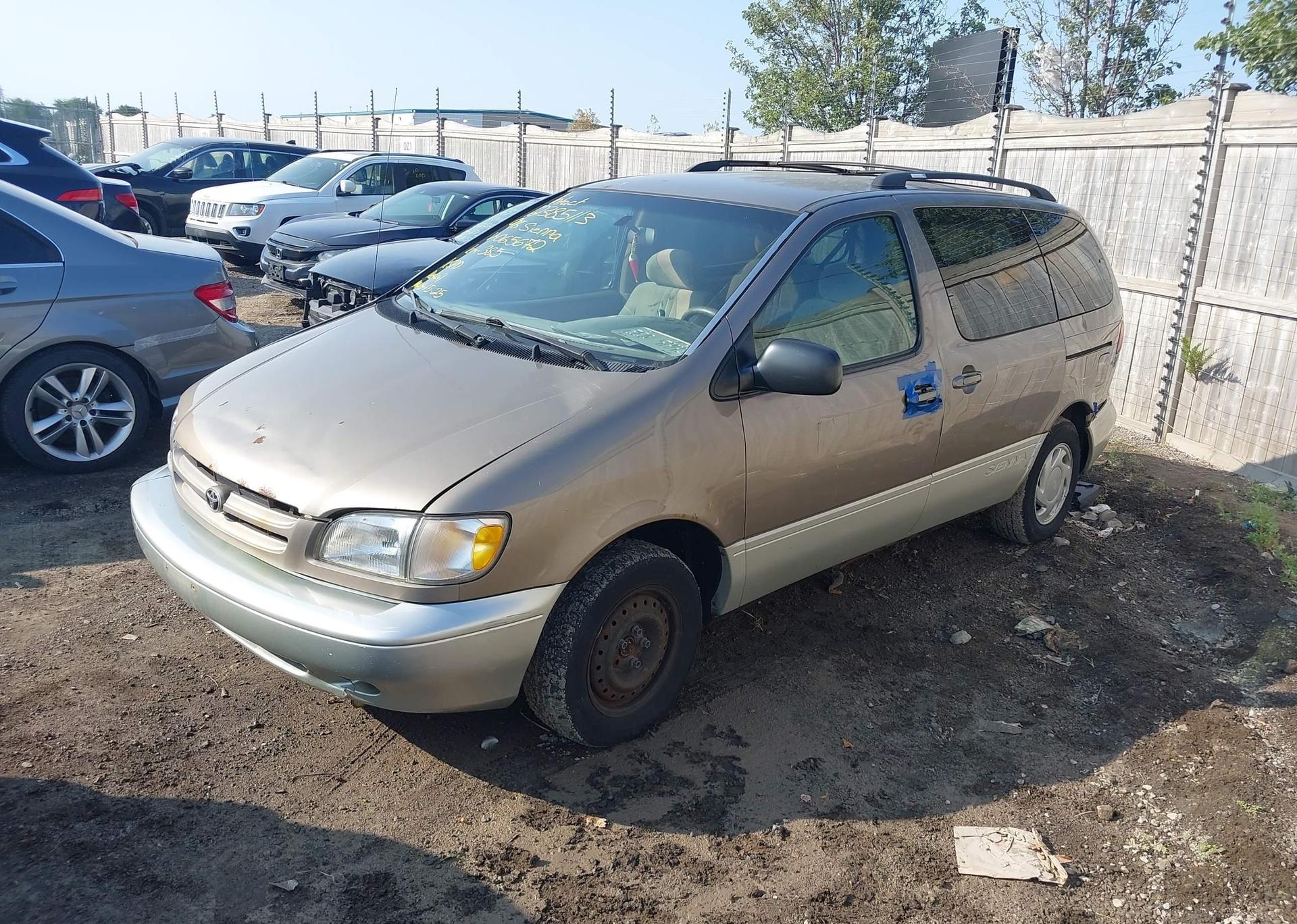 1998 TOYOTA SIENNA LE