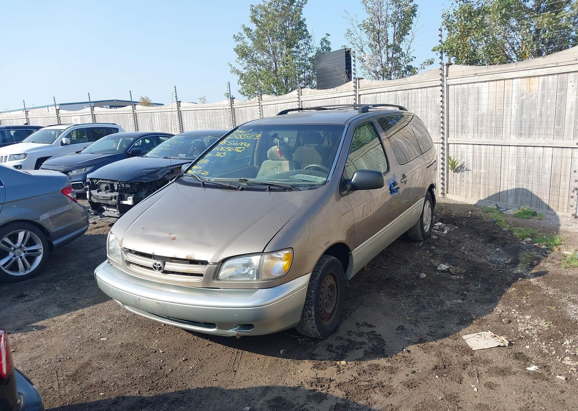 1998 TOYOTA SIENNA LE