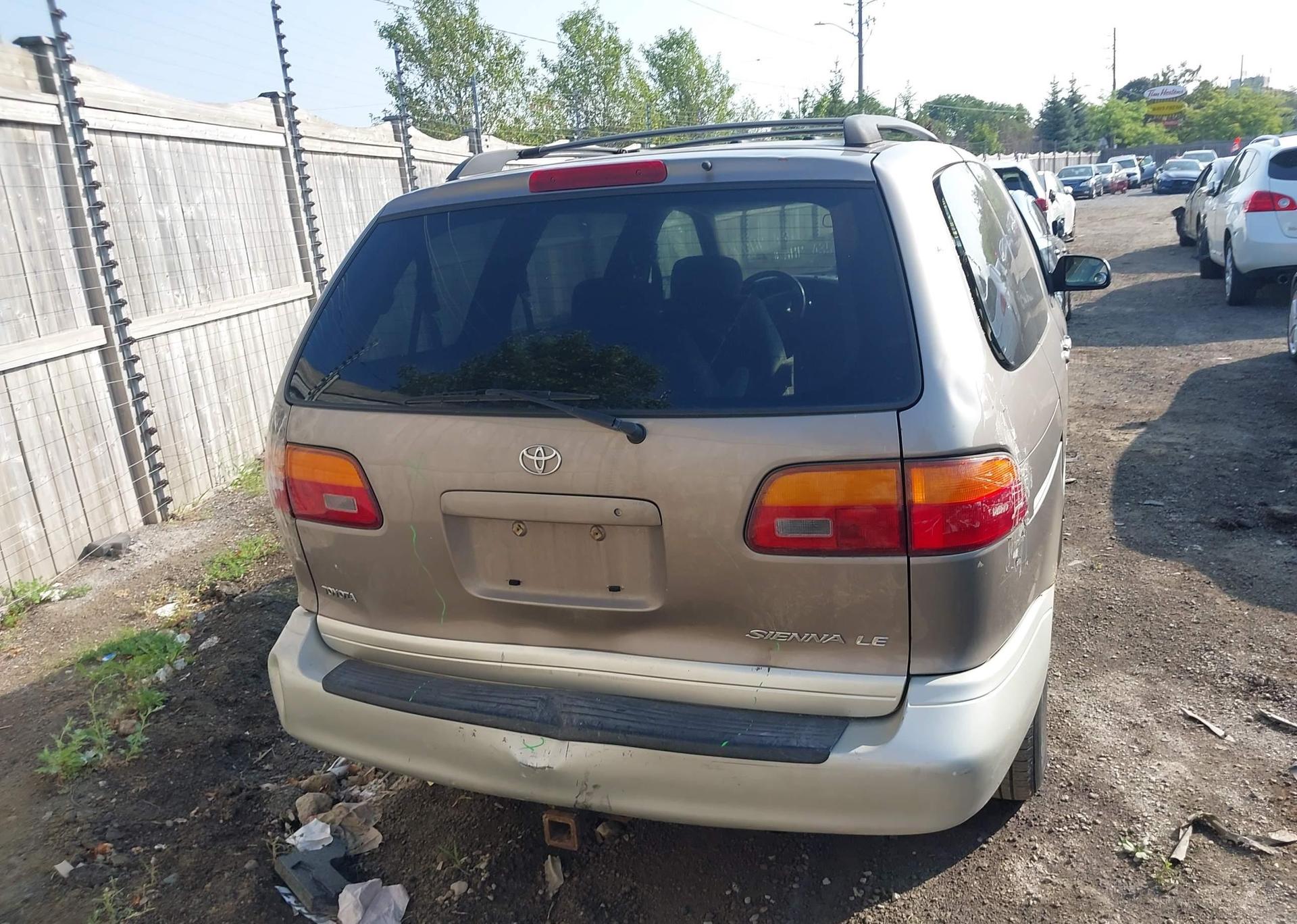 1998 TOYOTA SIENNA LE