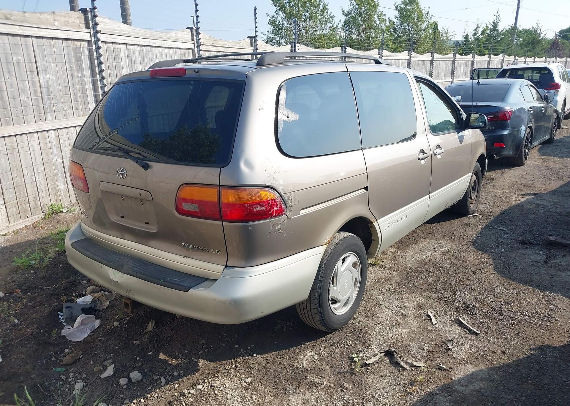 1998 TOYOTA SIENNA LE