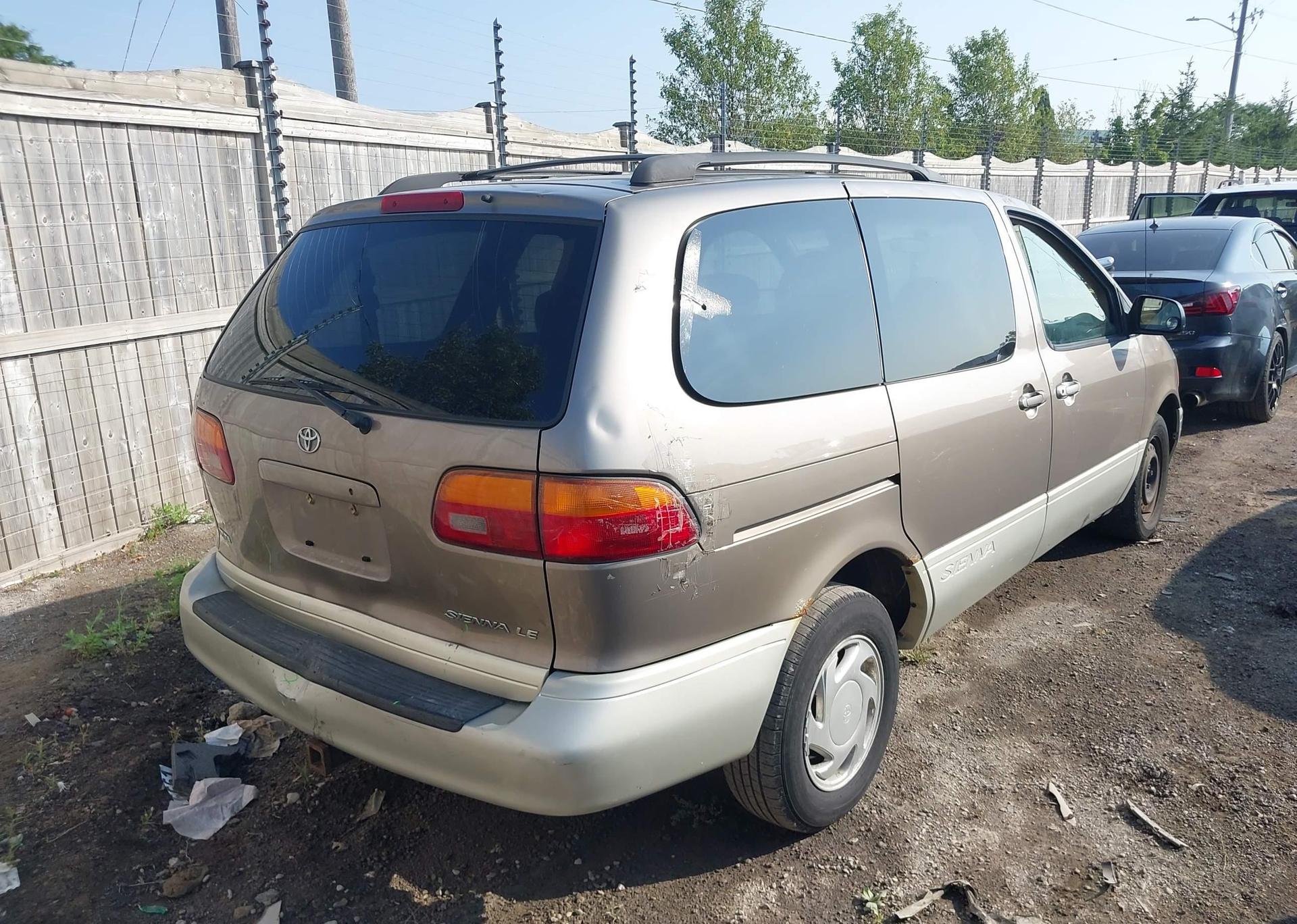 1998 TOYOTA SIENNA LE