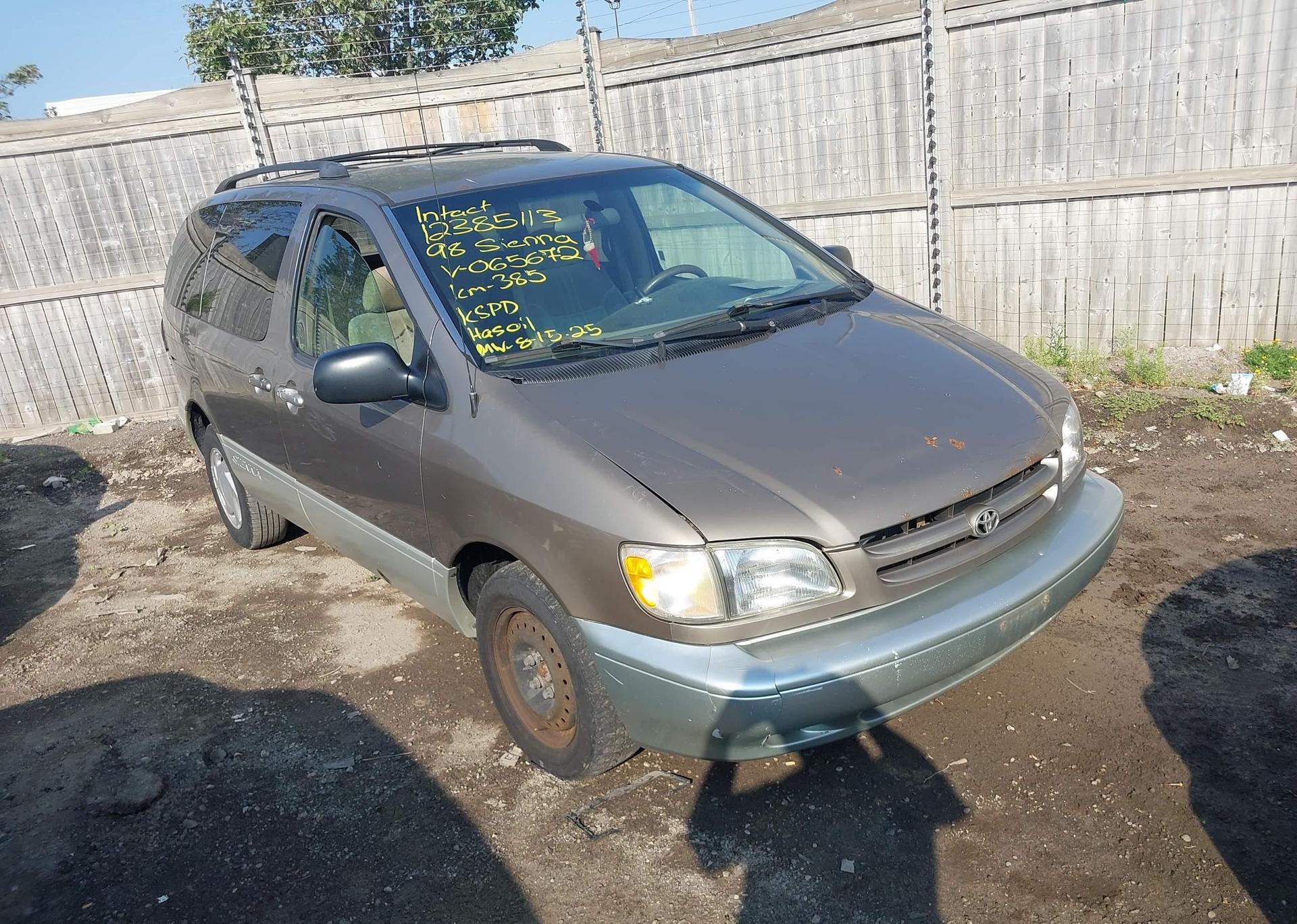 1998 TOYOTA SIENNA LE