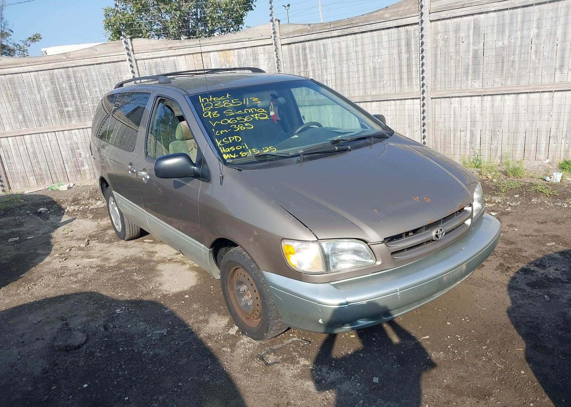 1998 TOYOTA SIENNA LE