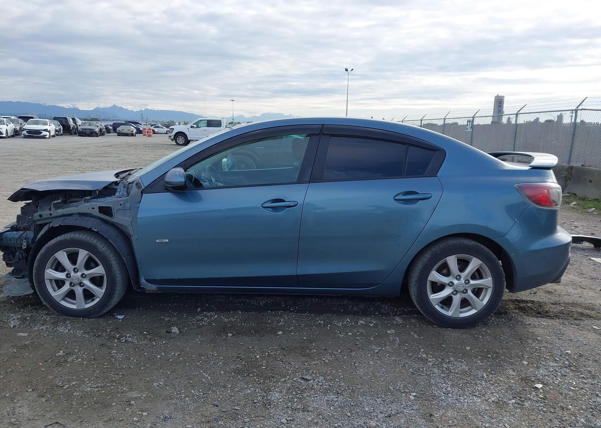 2011 MAZDA 3 I