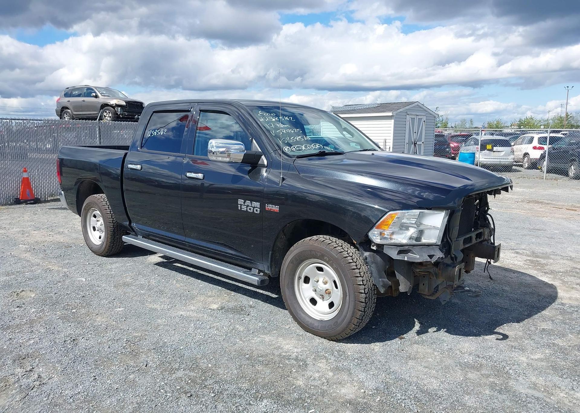 2017 RAM 1500 SLT