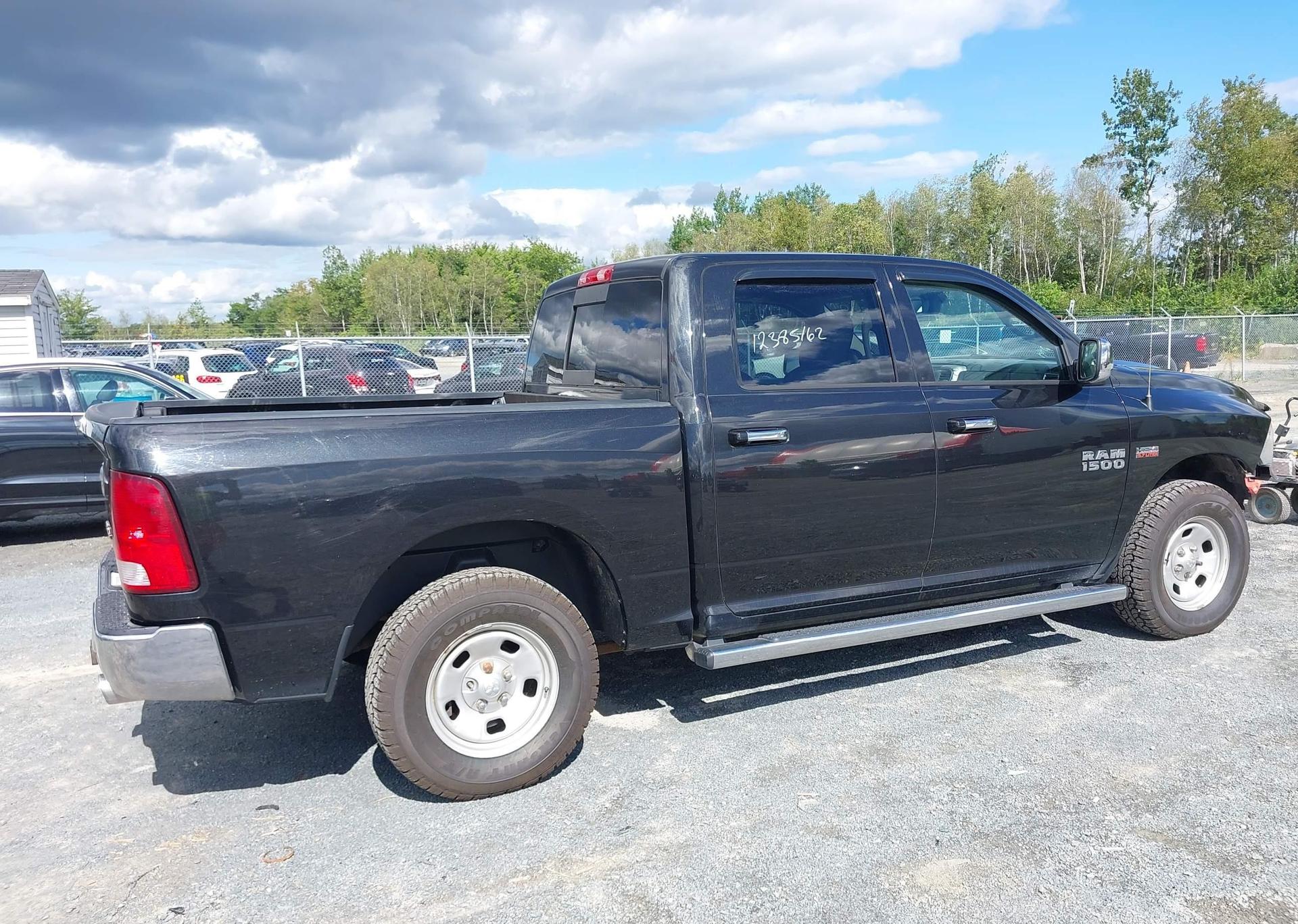 2017 RAM 1500 SLT