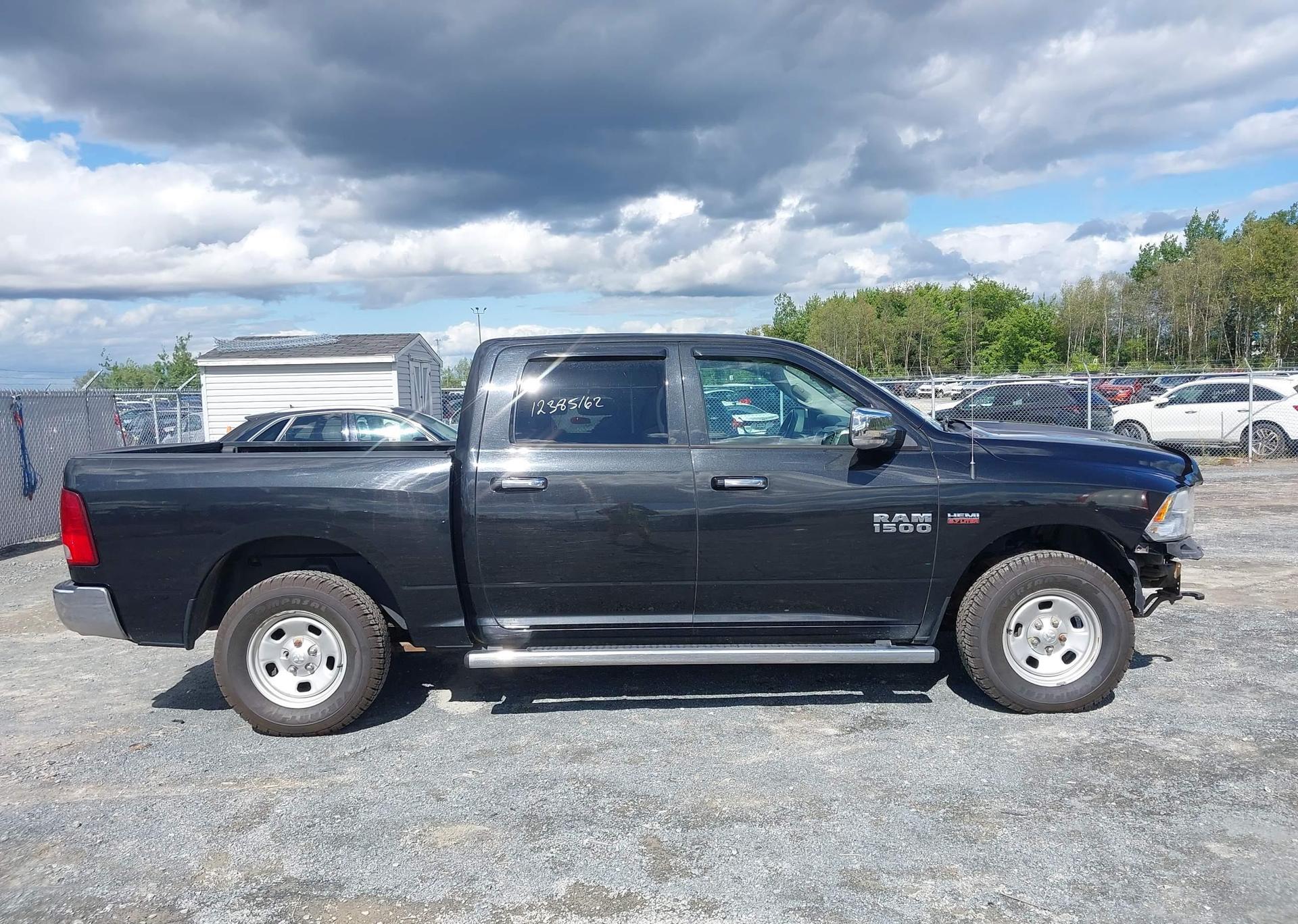 2017 RAM 1500 SLT