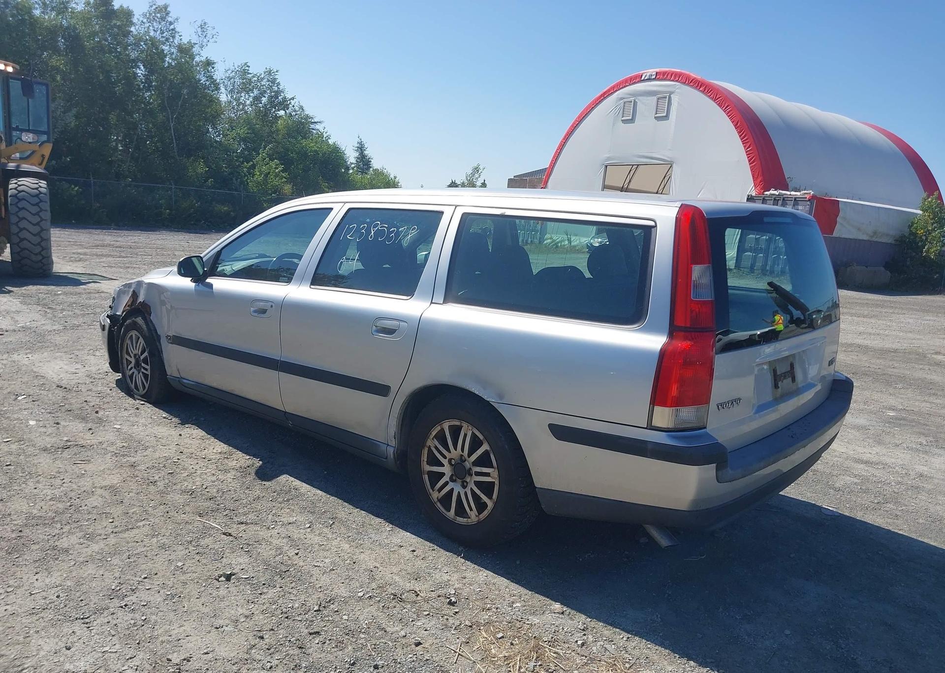 2004 VOLVO V70 2.4