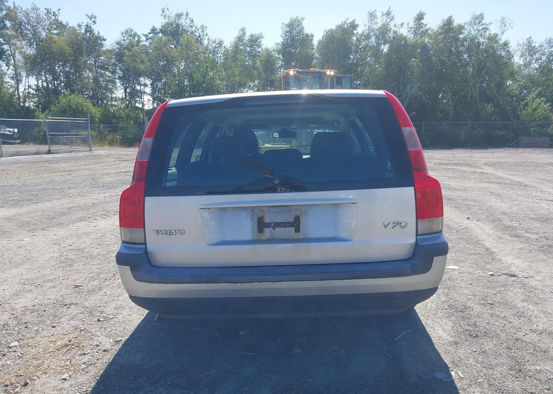 2004 VOLVO V70 2.4