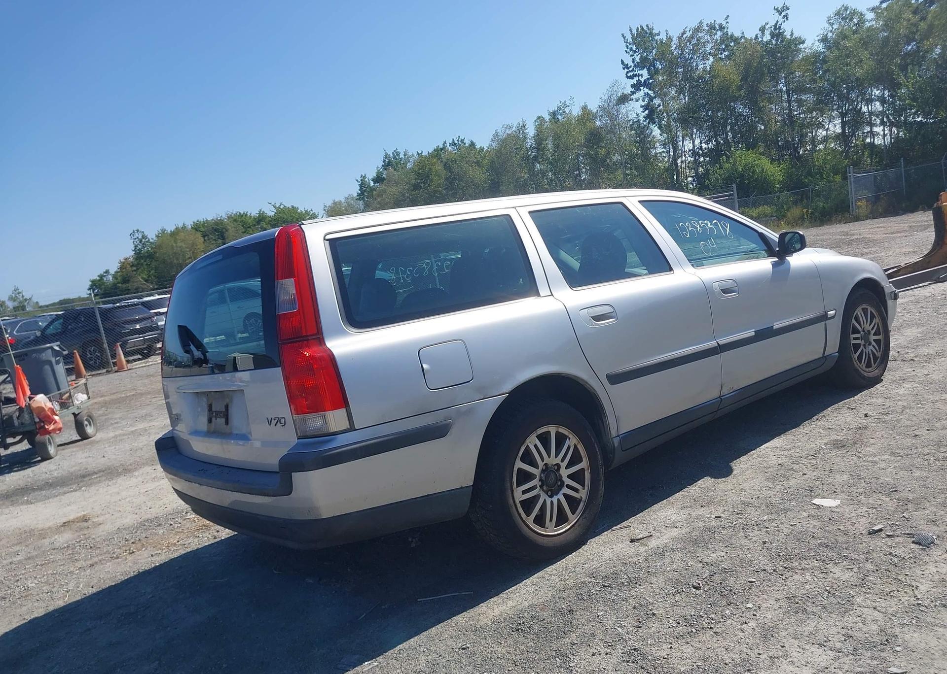 2004 VOLVO V70 2.4