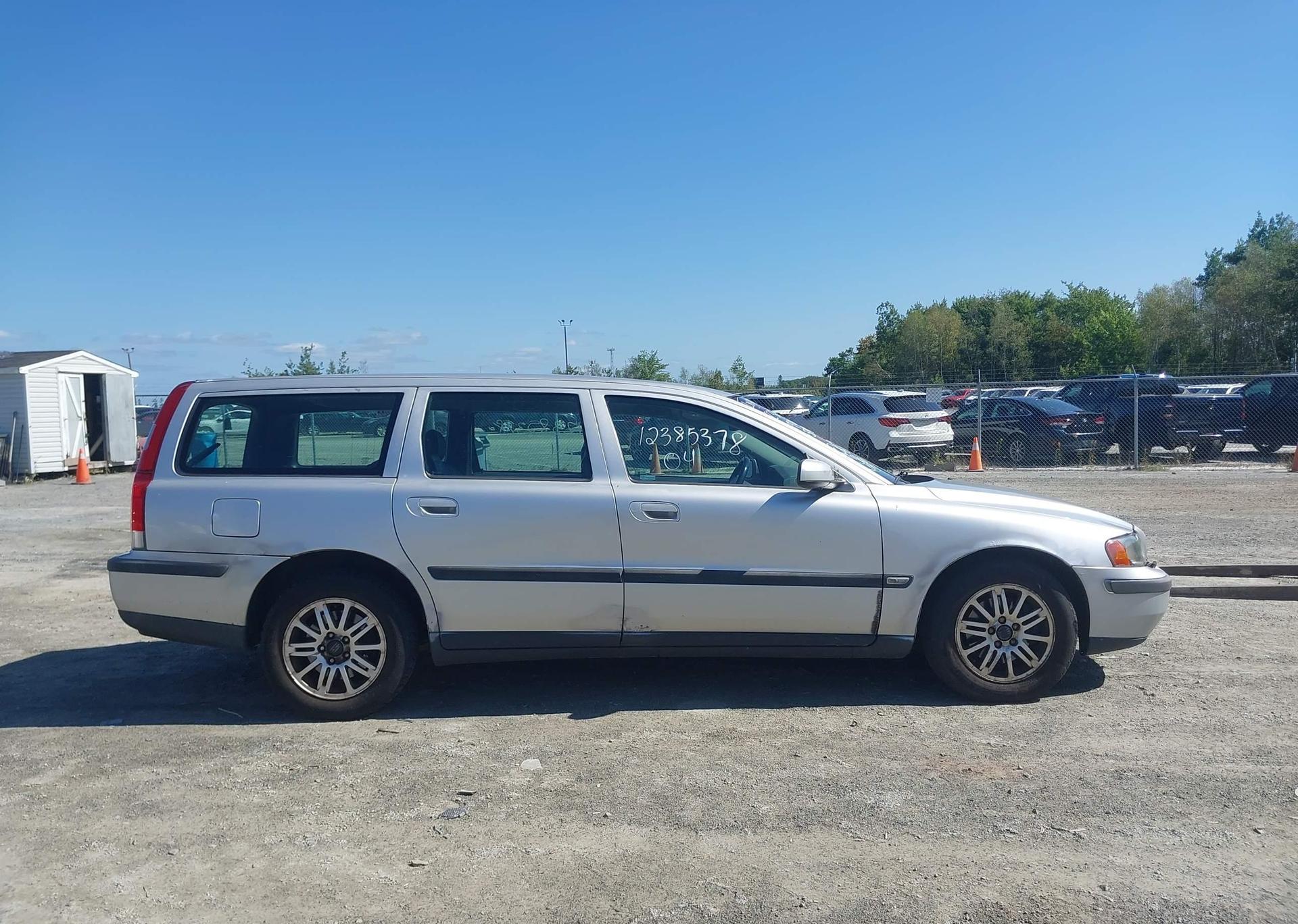 2004 VOLVO V70 2.4