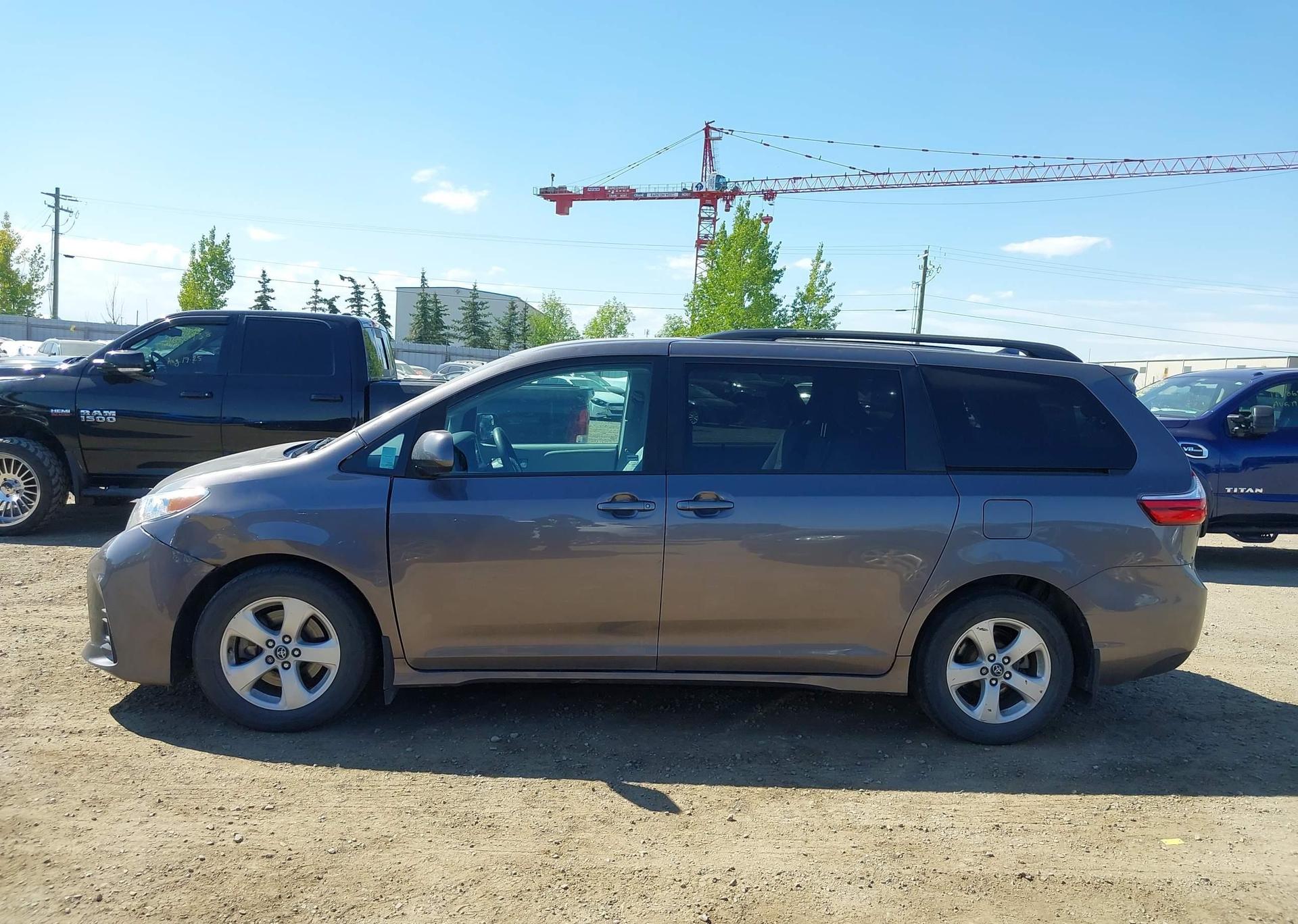 2019 TOYOTA SIENNA LE 8-PASSENGER