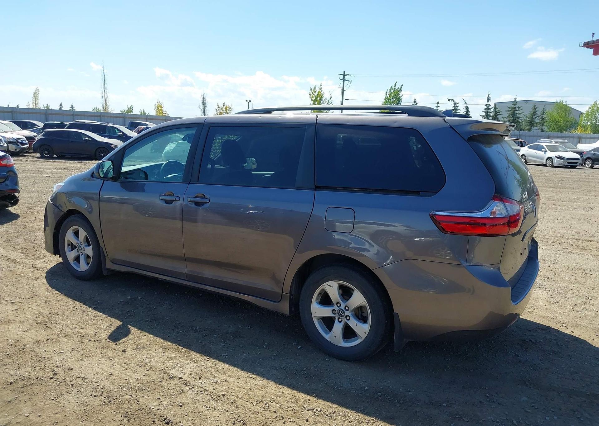 2019 TOYOTA SIENNA LE 8-PASSENGER