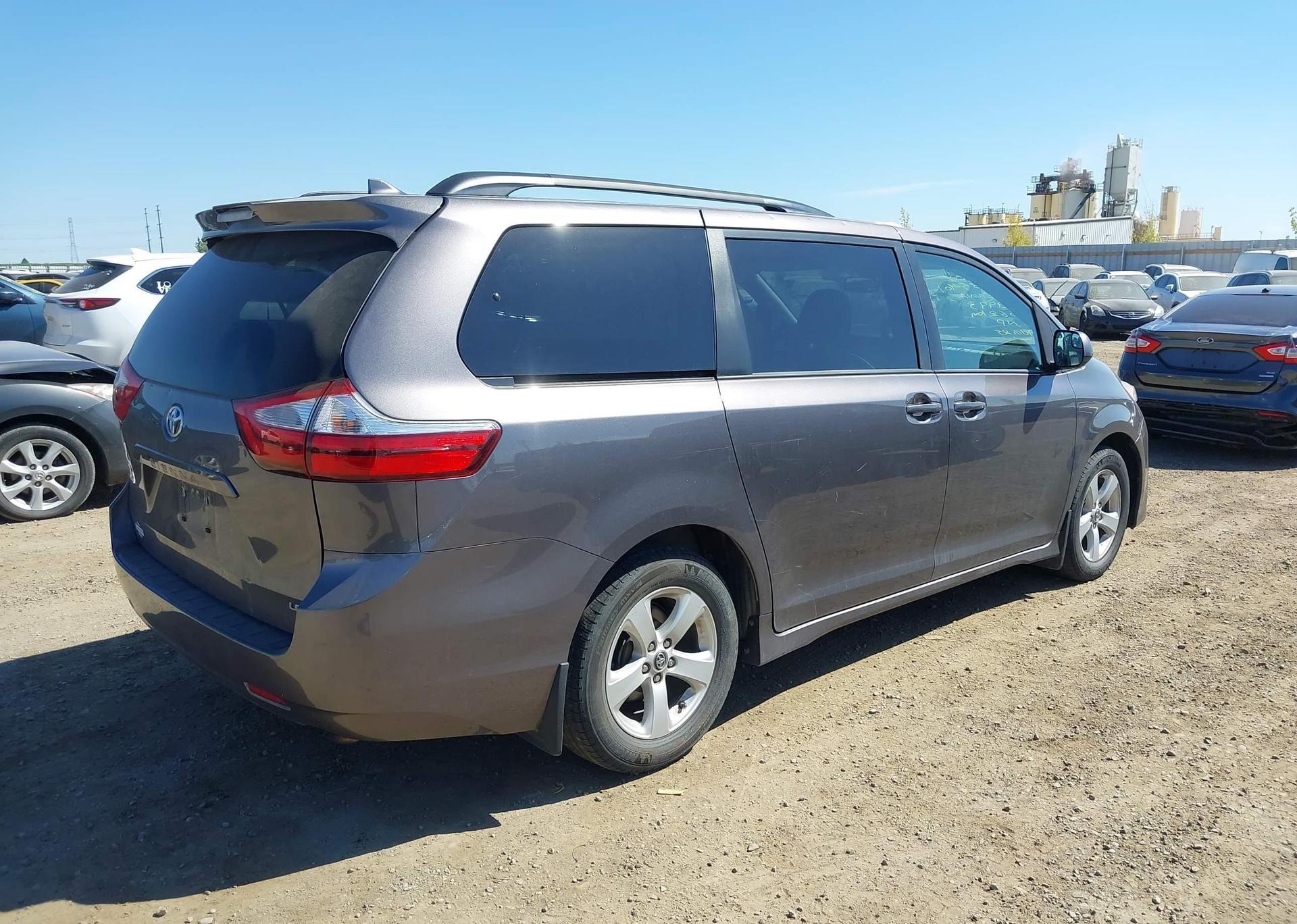 2019 TOYOTA SIENNA LE 8-PASSENGER