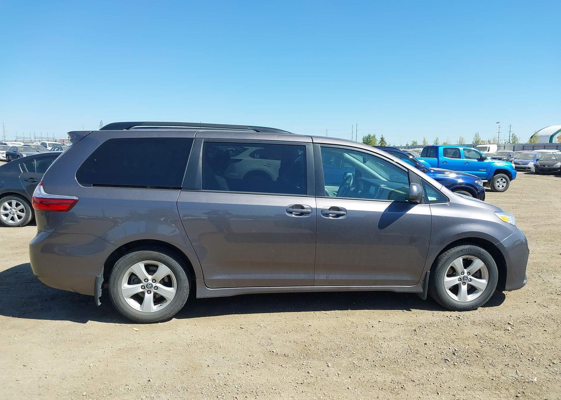 2019 TOYOTA SIENNA LE 8-PASSENGER