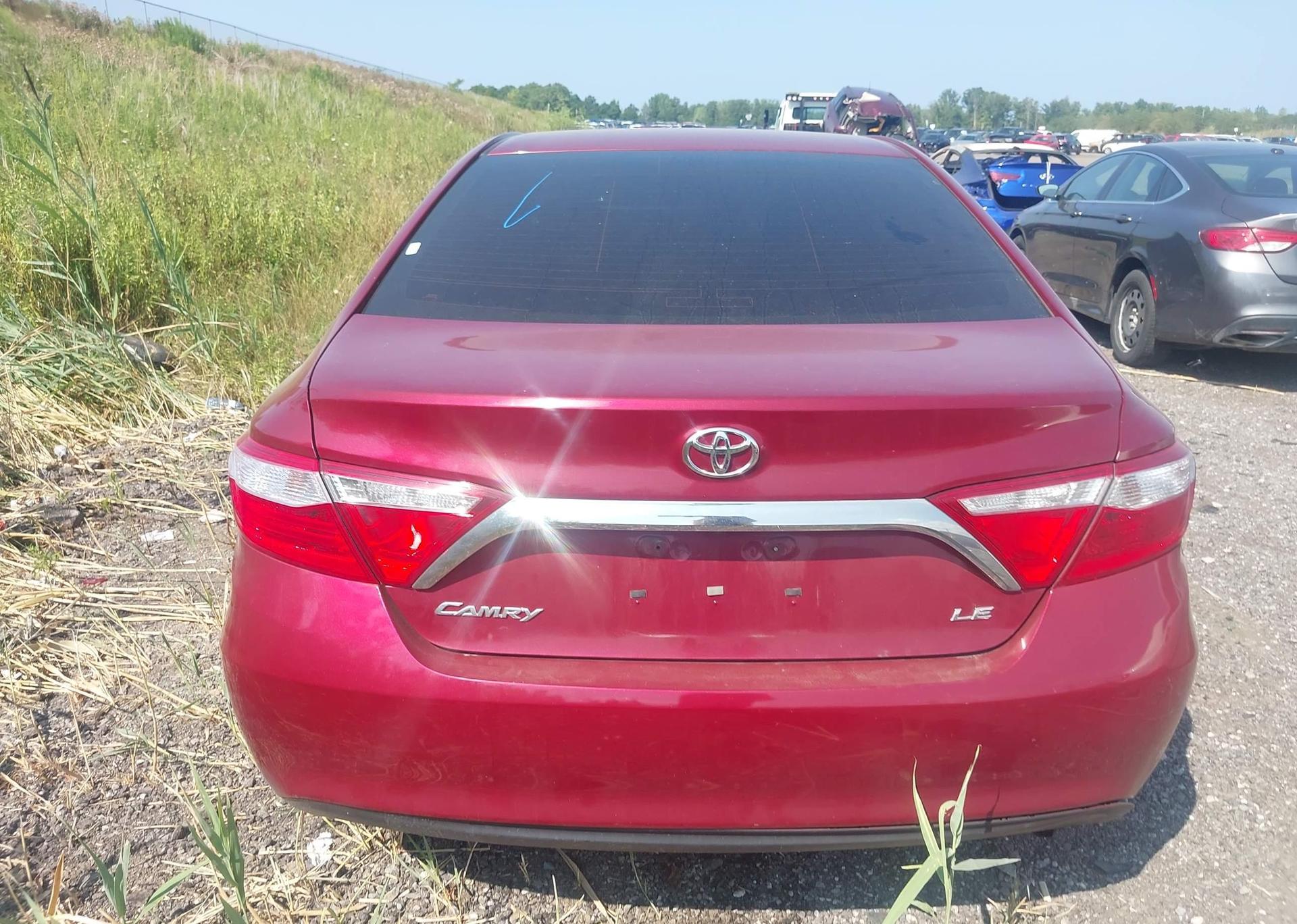 2015 TOYOTA CAMRY LE