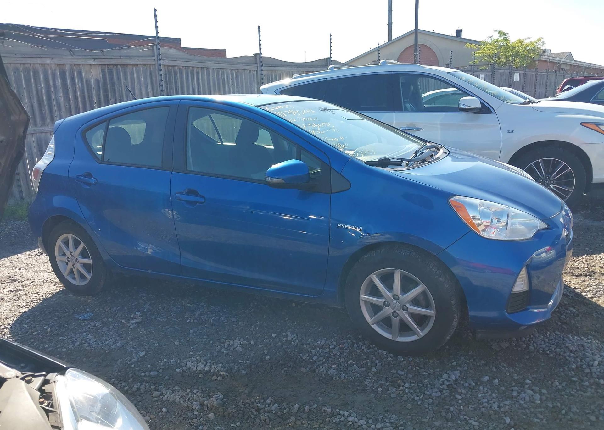 2014 TOYOTA Prius c