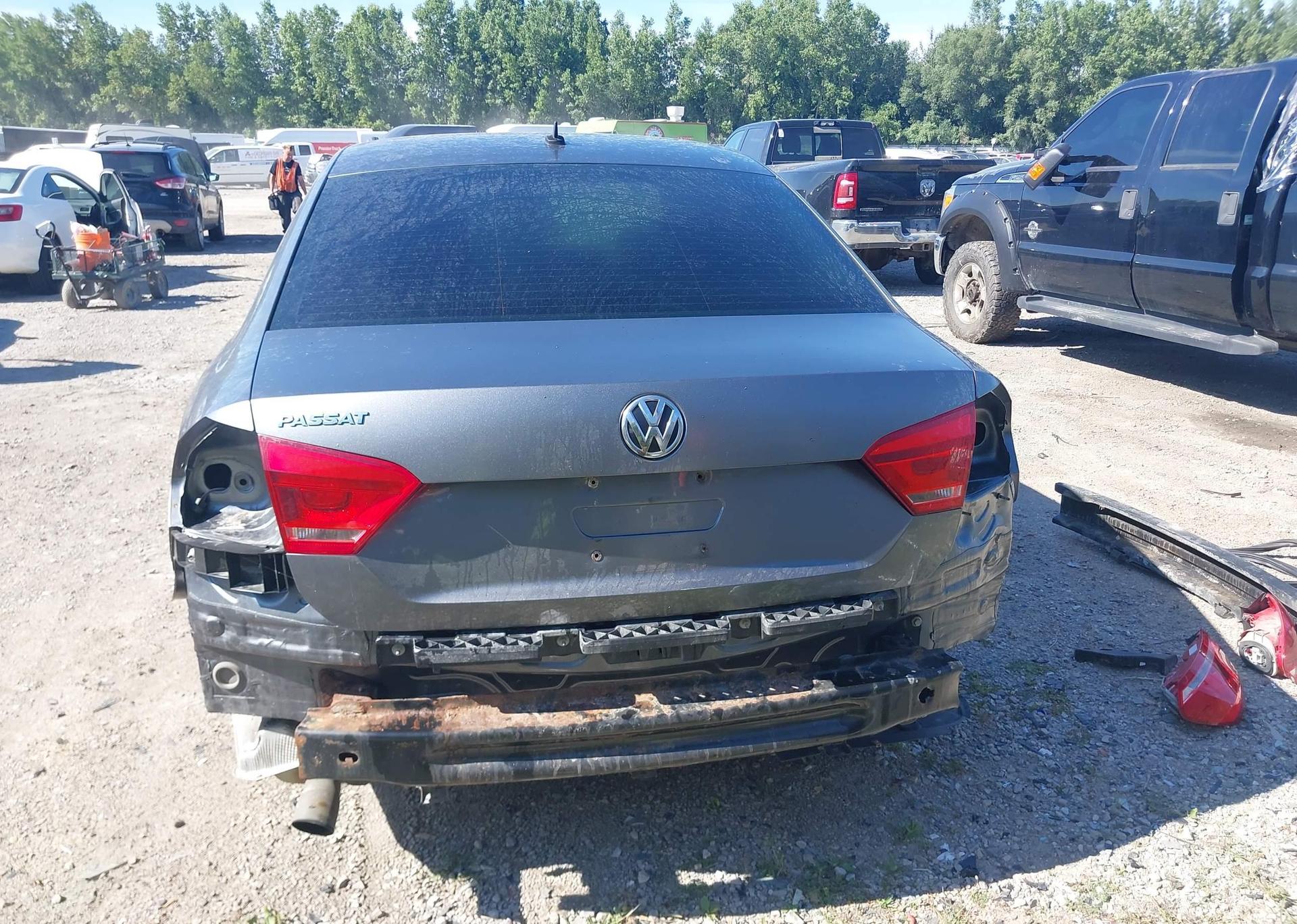 2014 VOLKSWAGEN PASSAT S