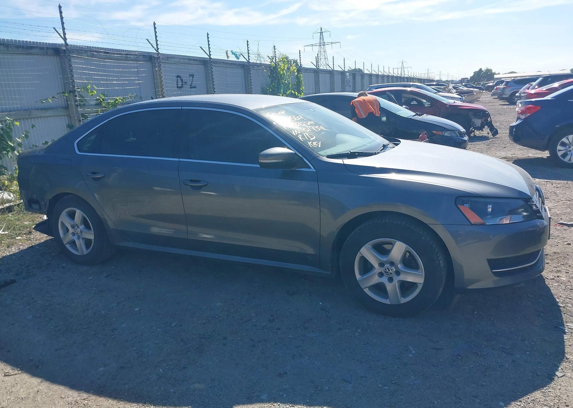 2014 VOLKSWAGEN PASSAT S