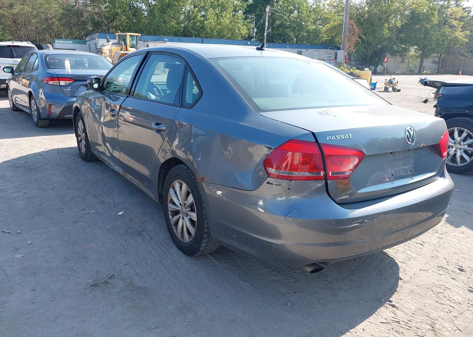 2013 VOLKSWAGEN PASSAT