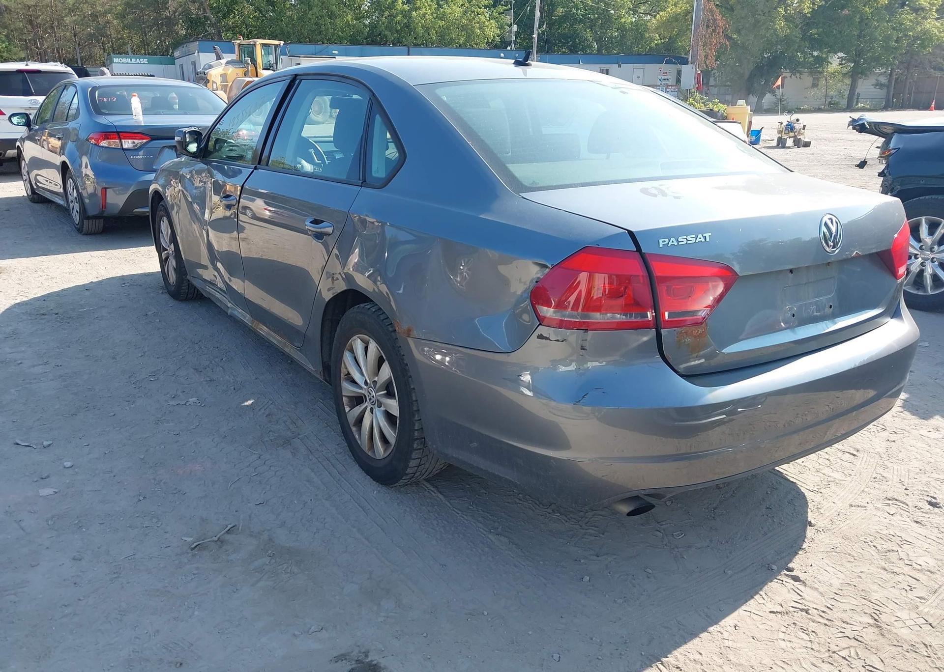 2013 VOLKSWAGEN PASSAT