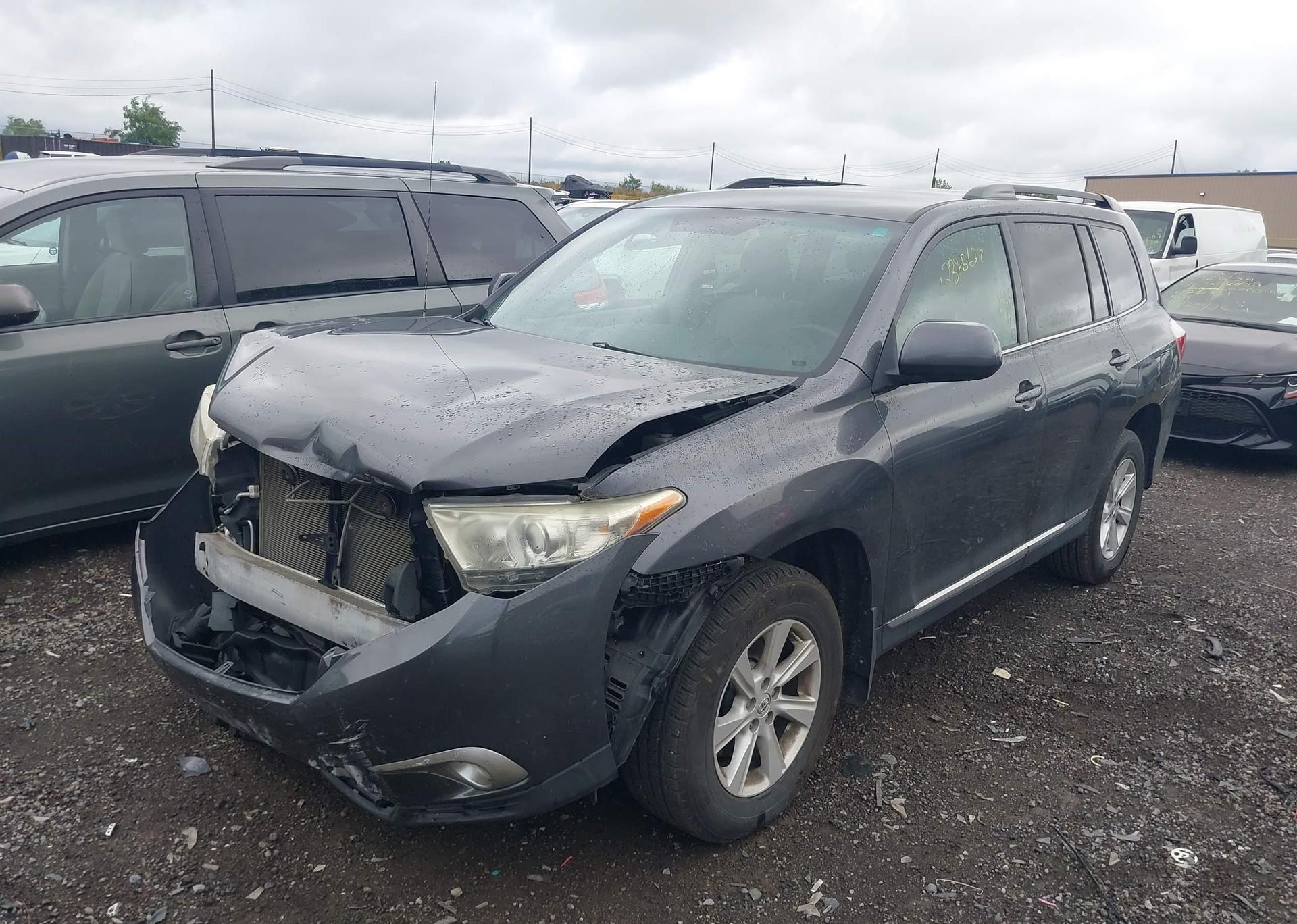 2011 TOYOTA HIGHLANDER
