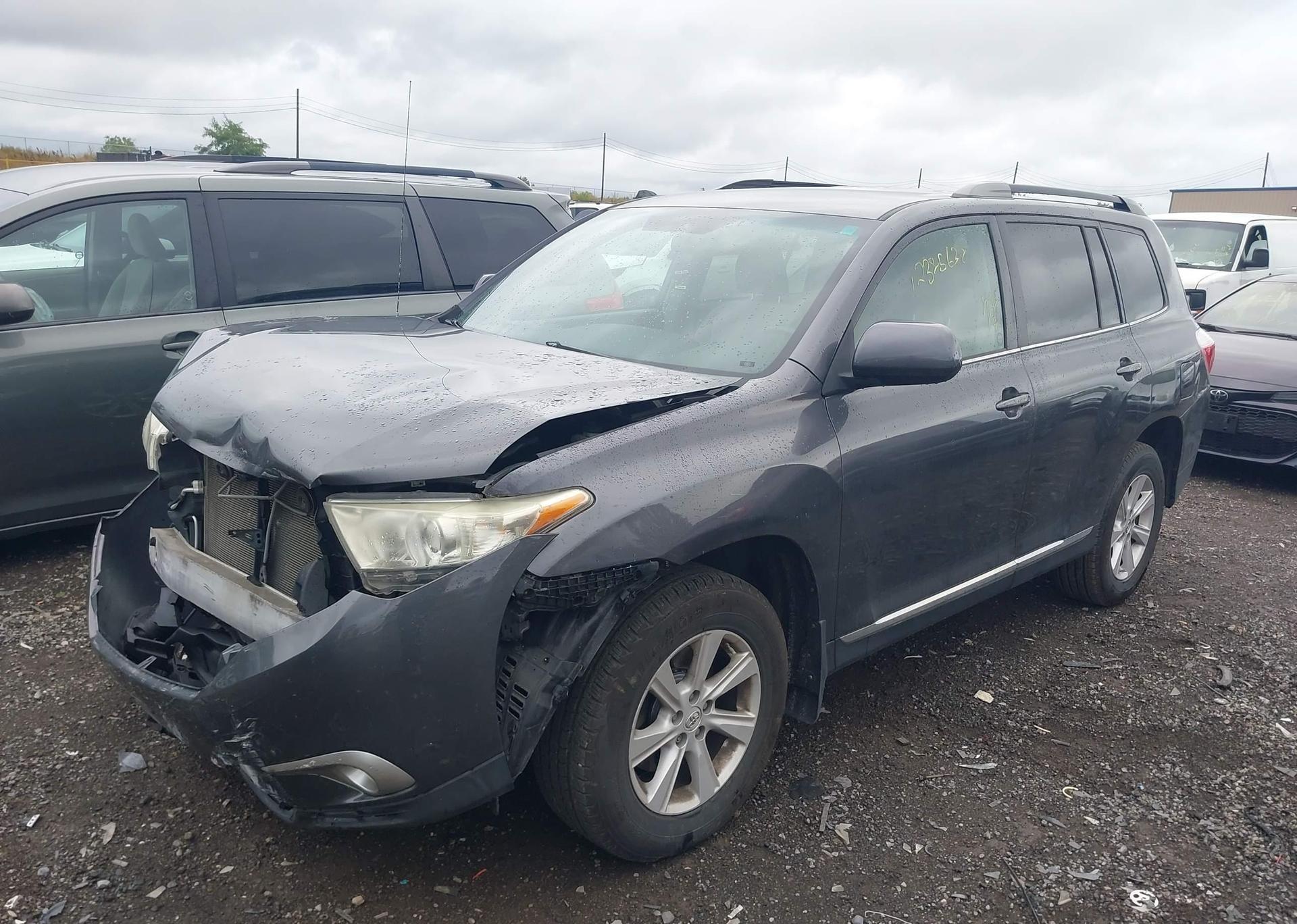 2011 TOYOTA HIGHLANDER