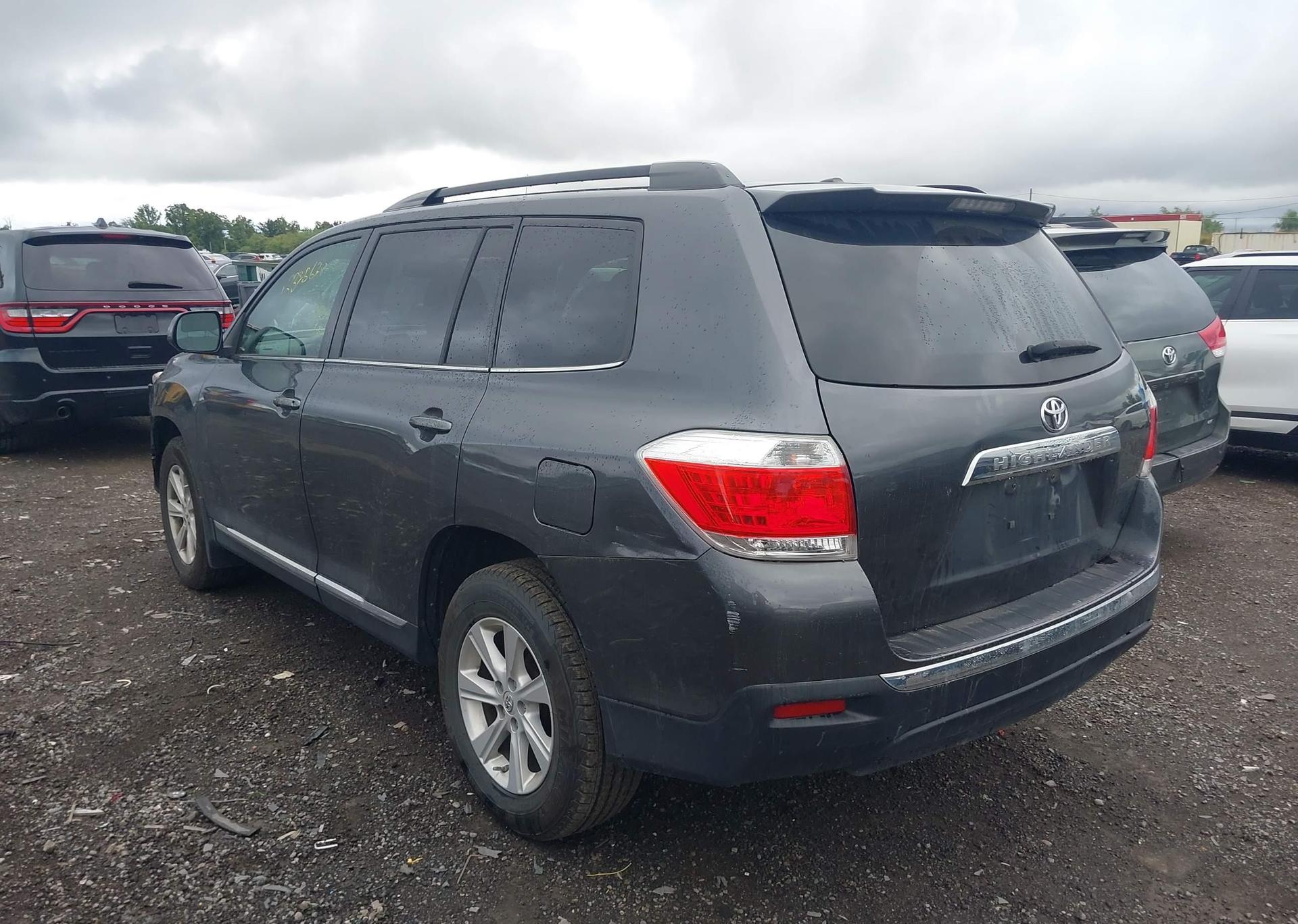 2011 TOYOTA HIGHLANDER