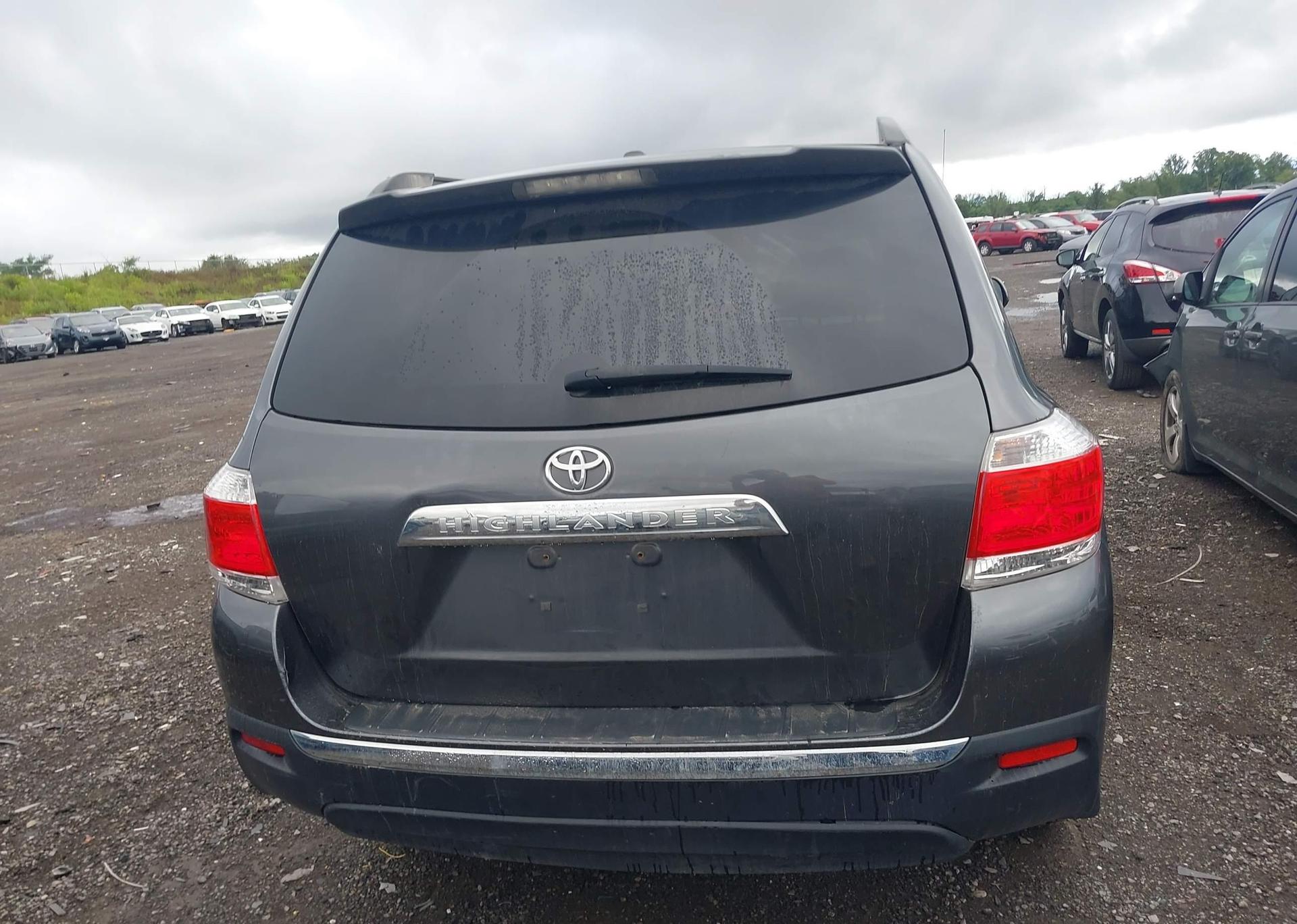 2011 TOYOTA HIGHLANDER