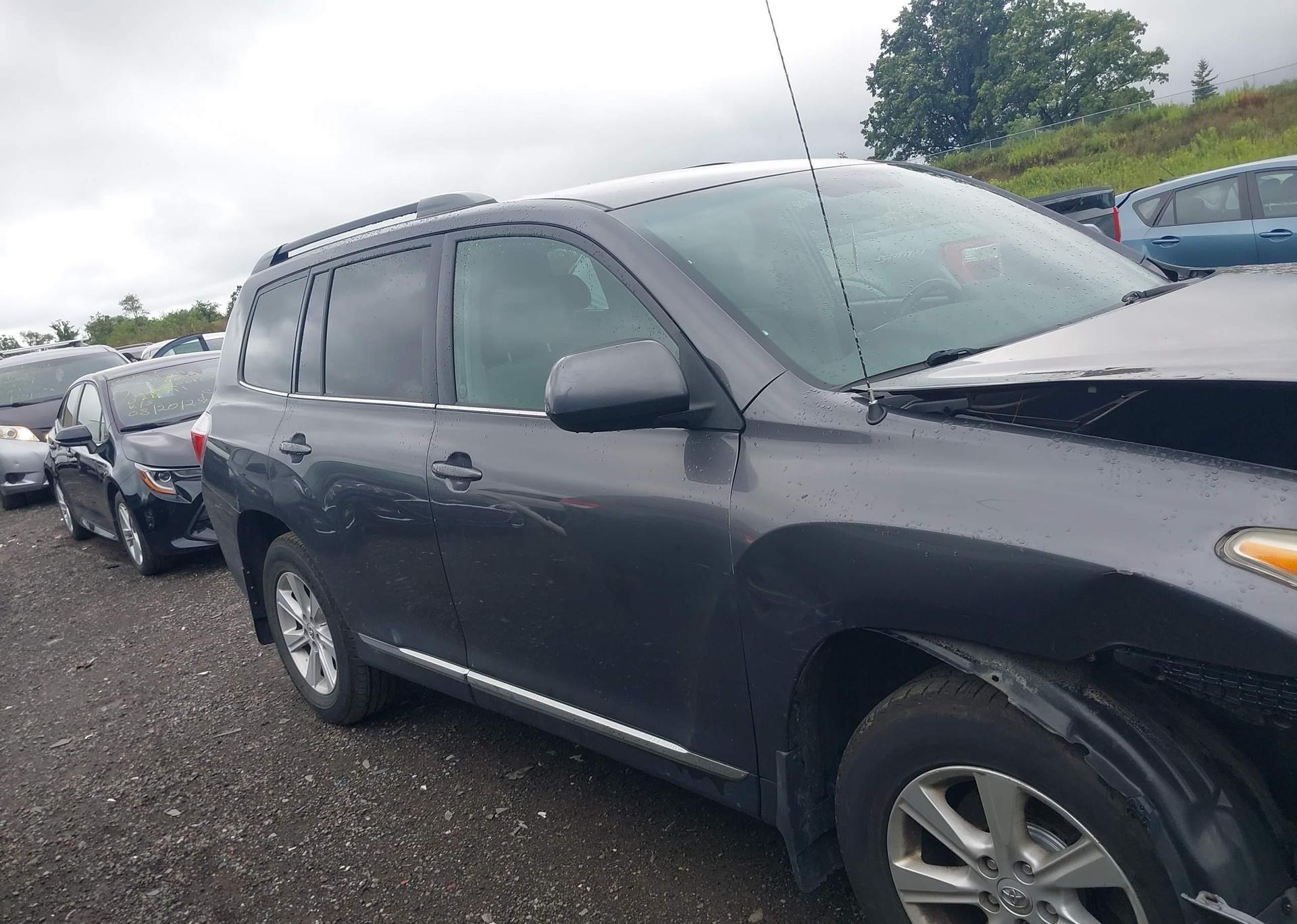 2011 TOYOTA HIGHLANDER