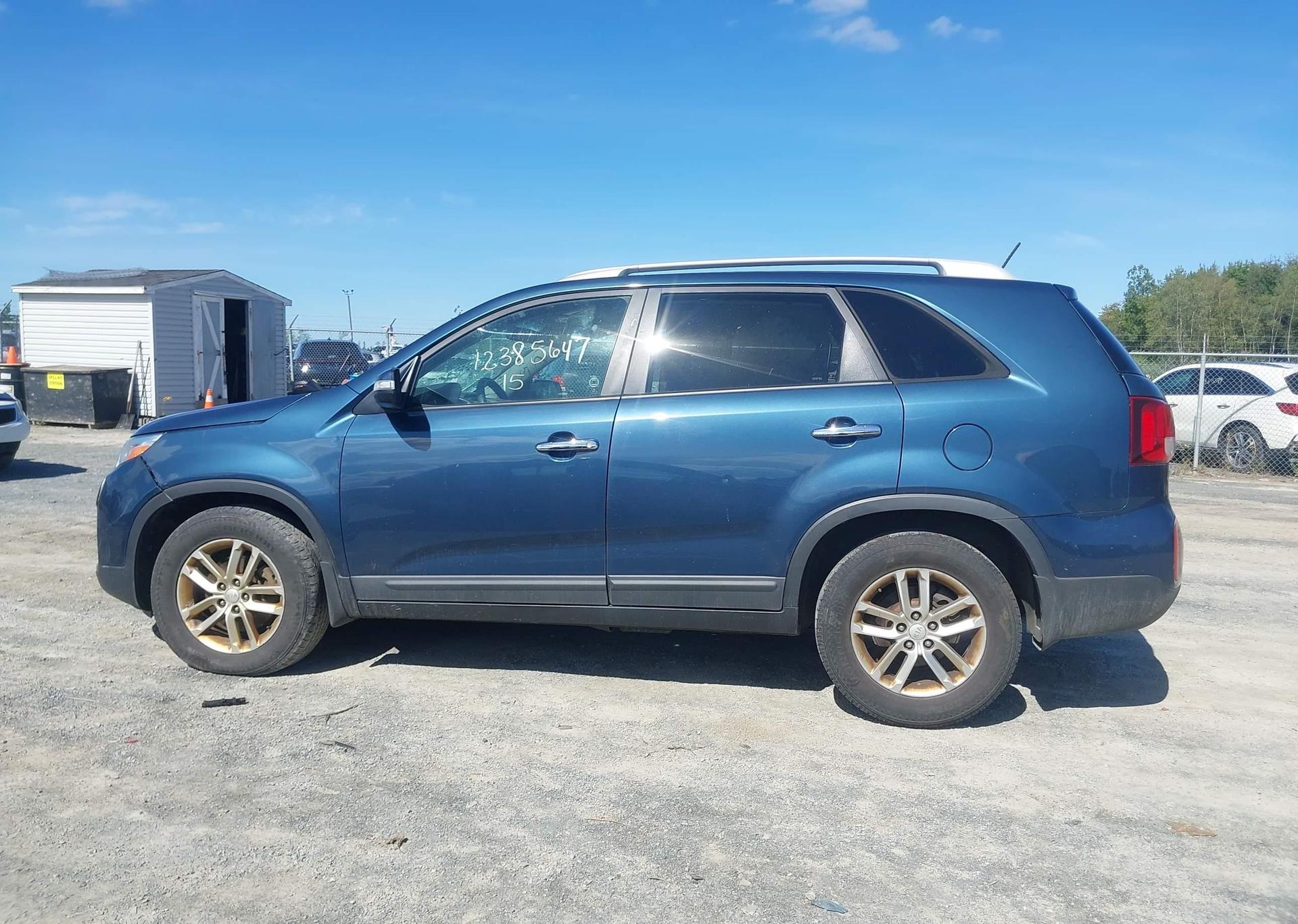 2015 KIA SORENTO LX