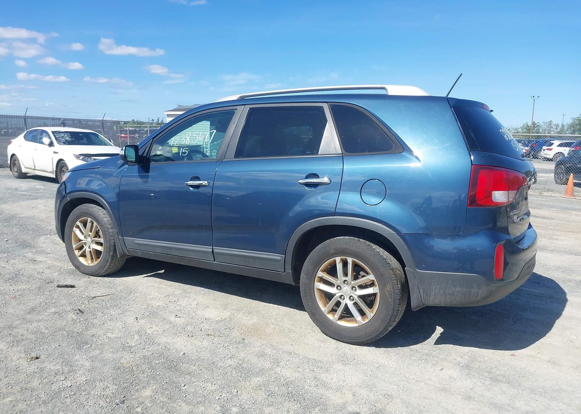 2015 KIA SORENTO LX