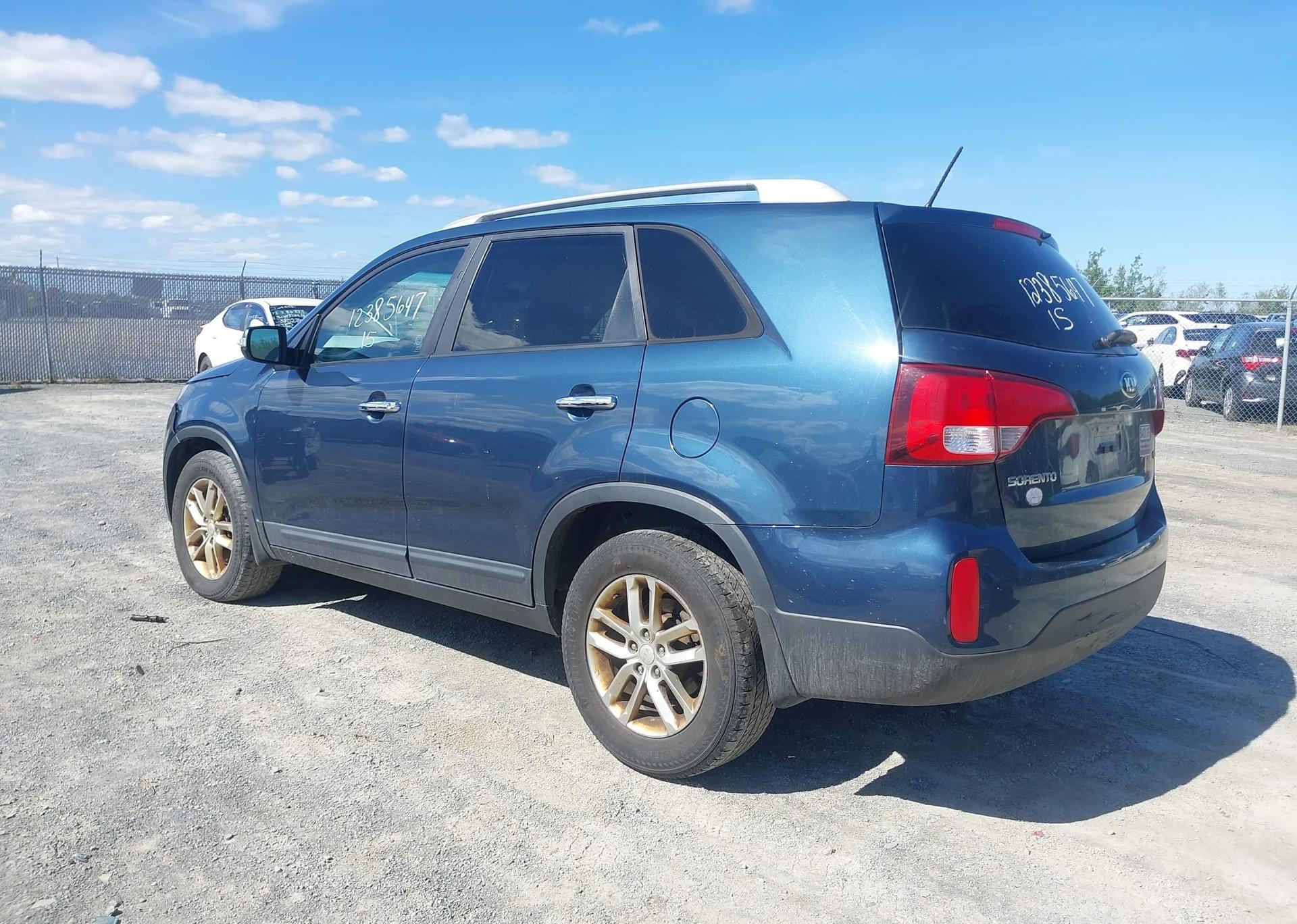 2015 KIA SORENTO LX