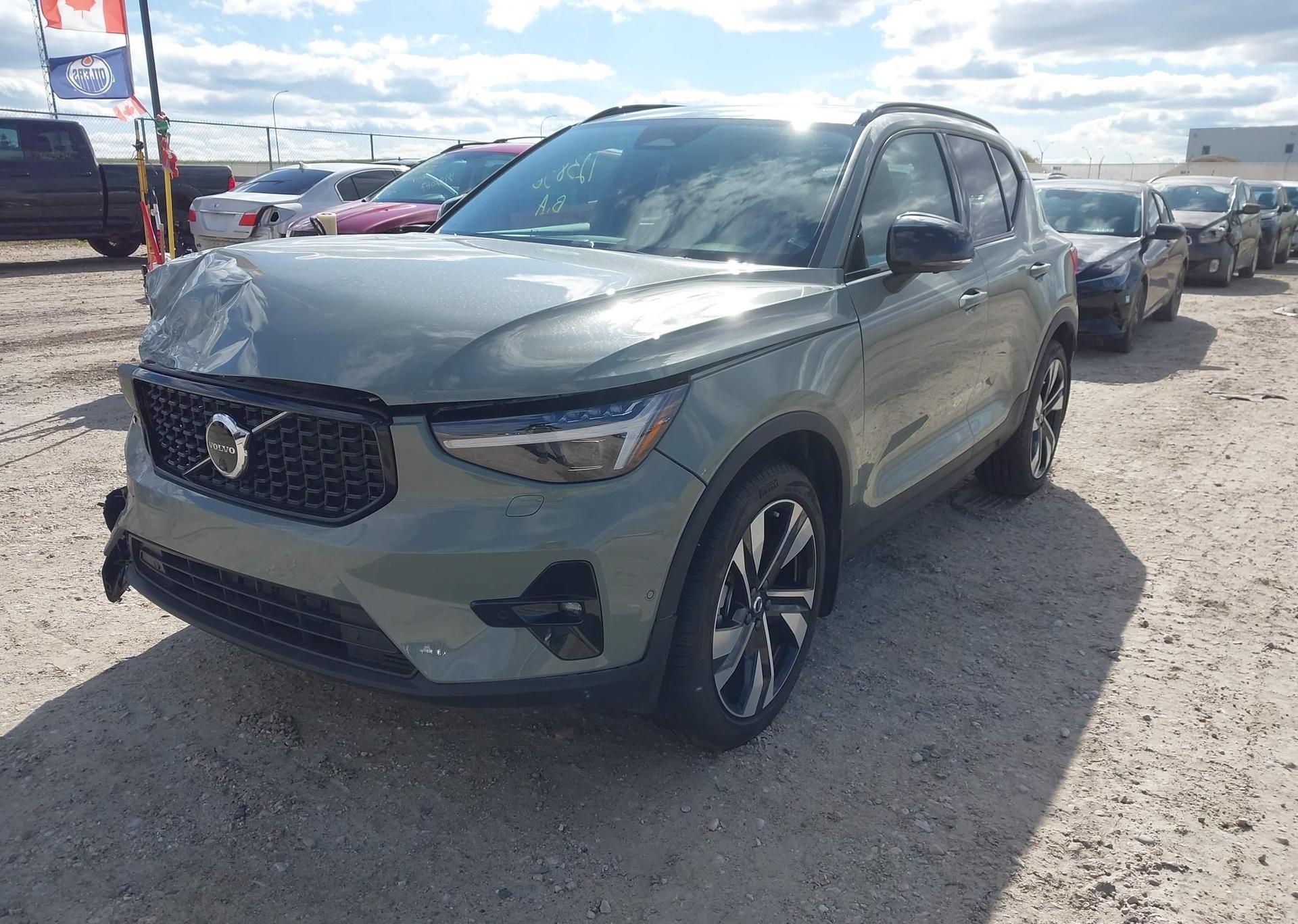 2024 VOLVO XC40 ULTIMATE