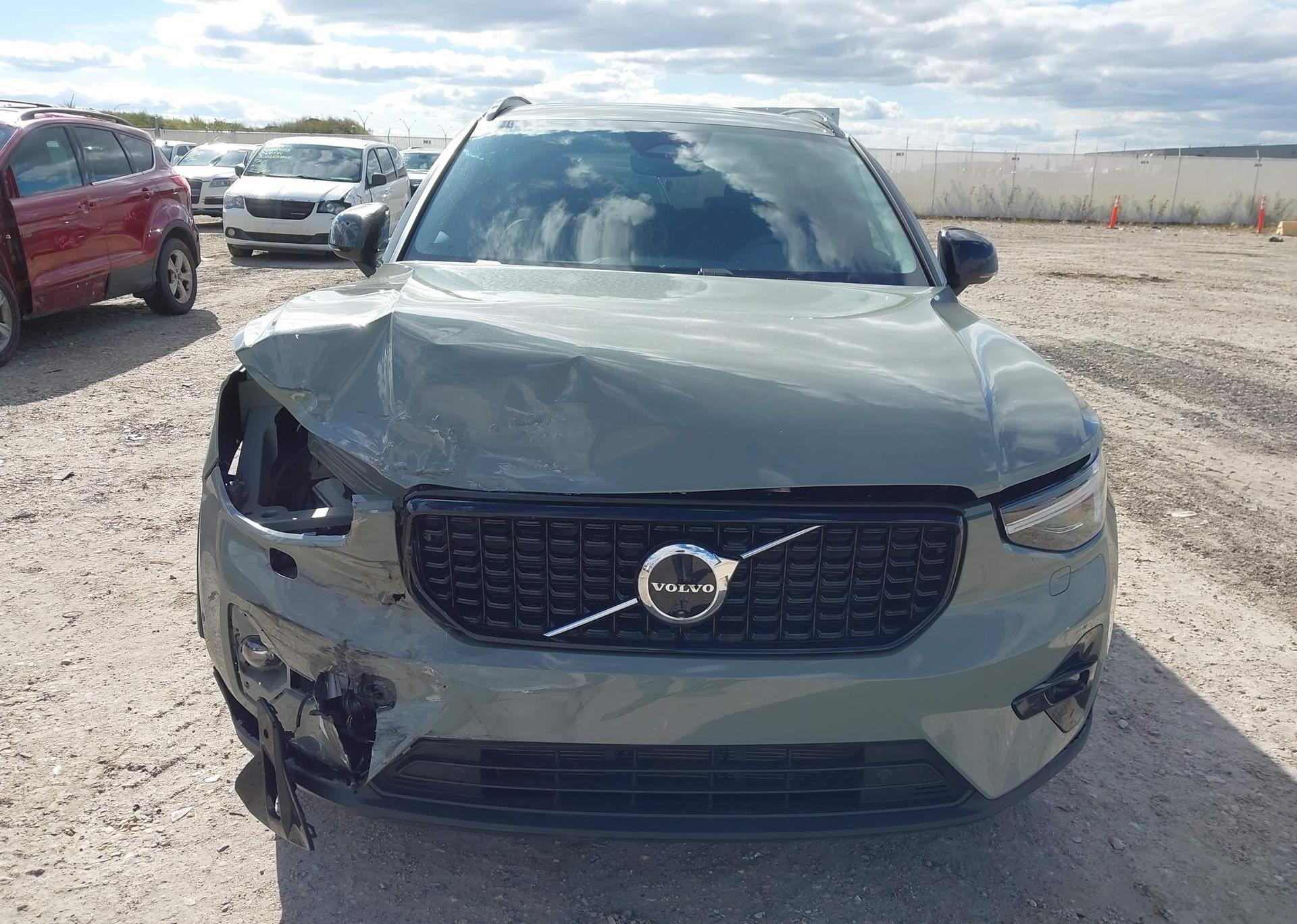 2024 VOLVO XC40 ULTIMATE