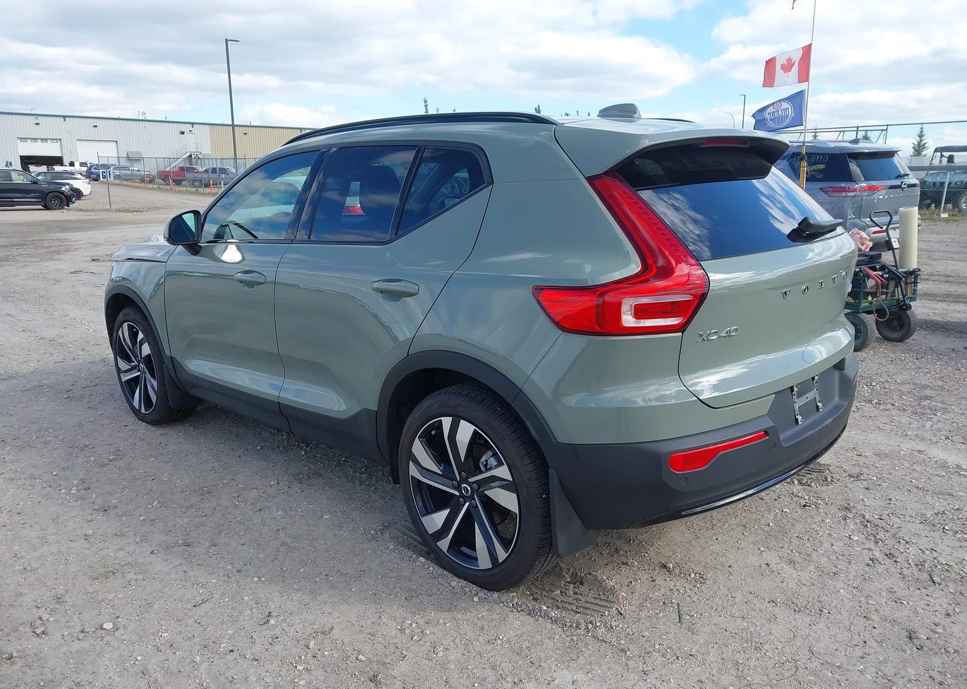2024 VOLVO XC40 ULTIMATE