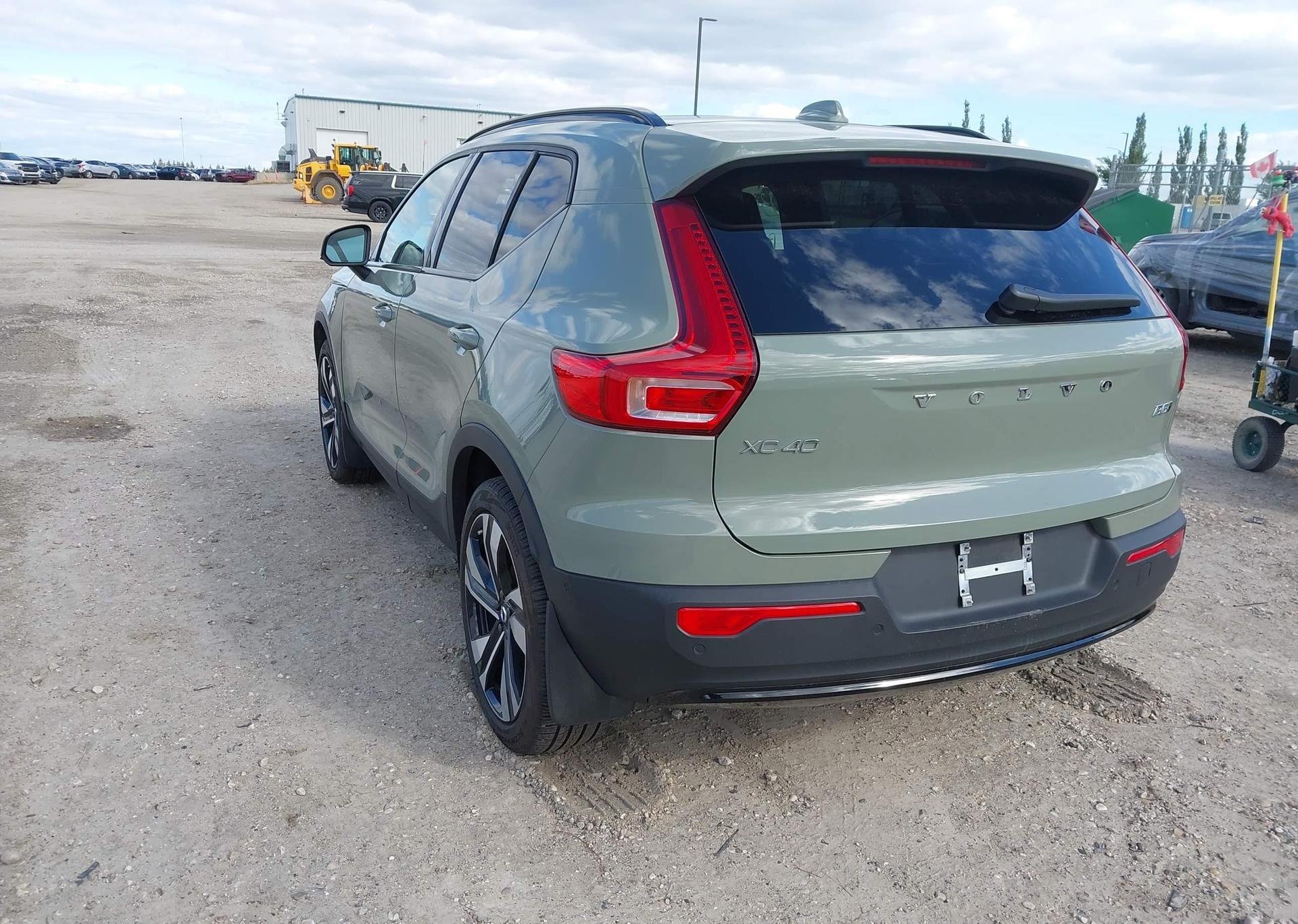 2024 VOLVO XC40 ULTIMATE