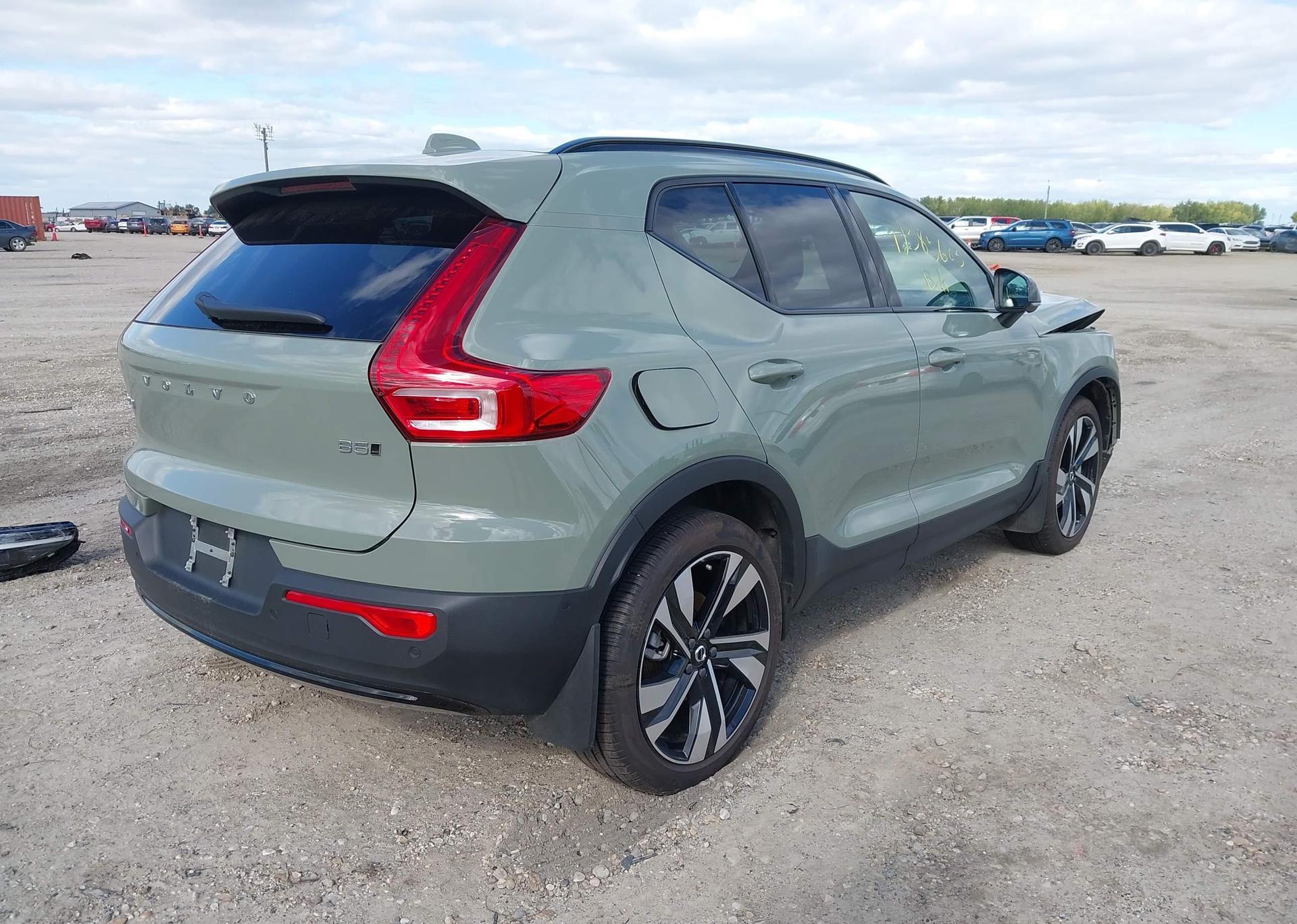 2024 VOLVO XC40 ULTIMATE