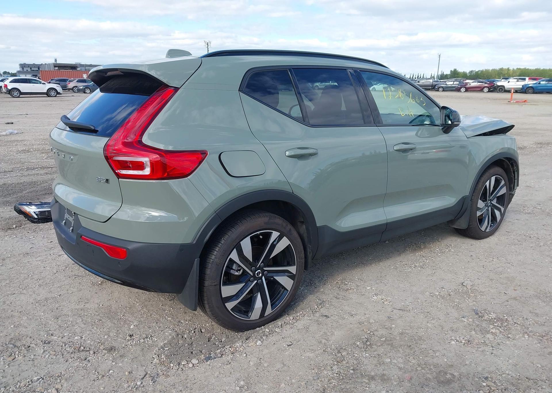 2024 VOLVO XC40 ULTIMATE