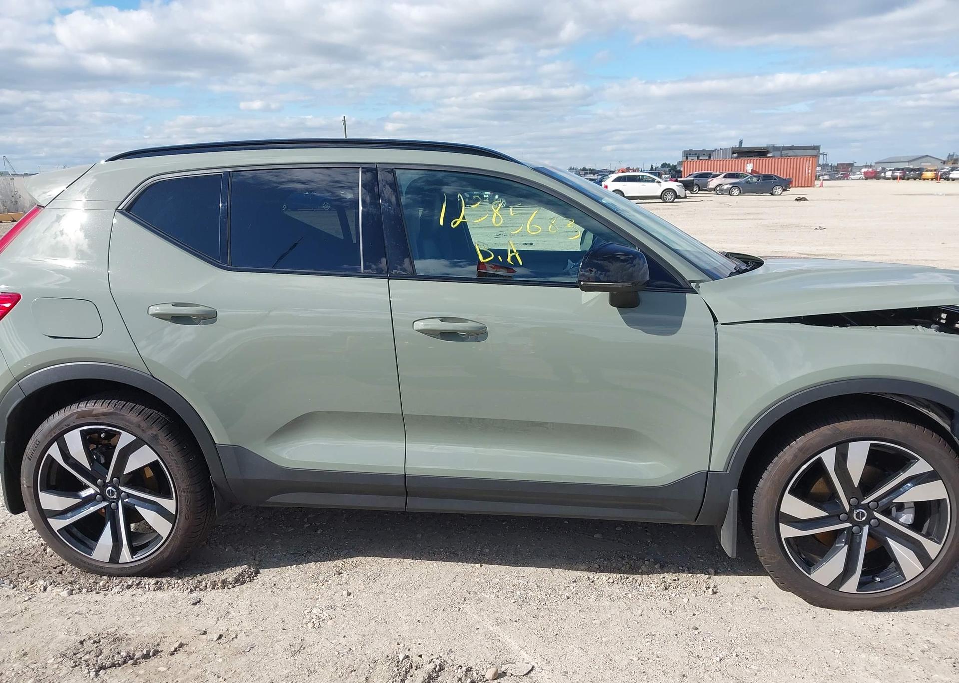 2024 VOLVO XC40 ULTIMATE