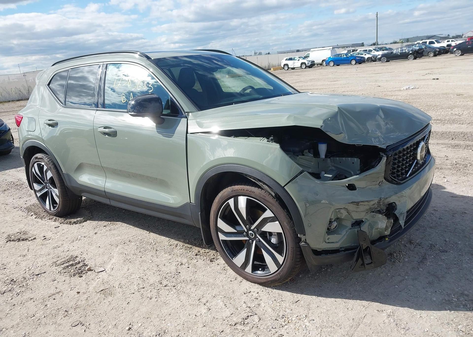 2024 VOLVO XC40 ULTIMATE